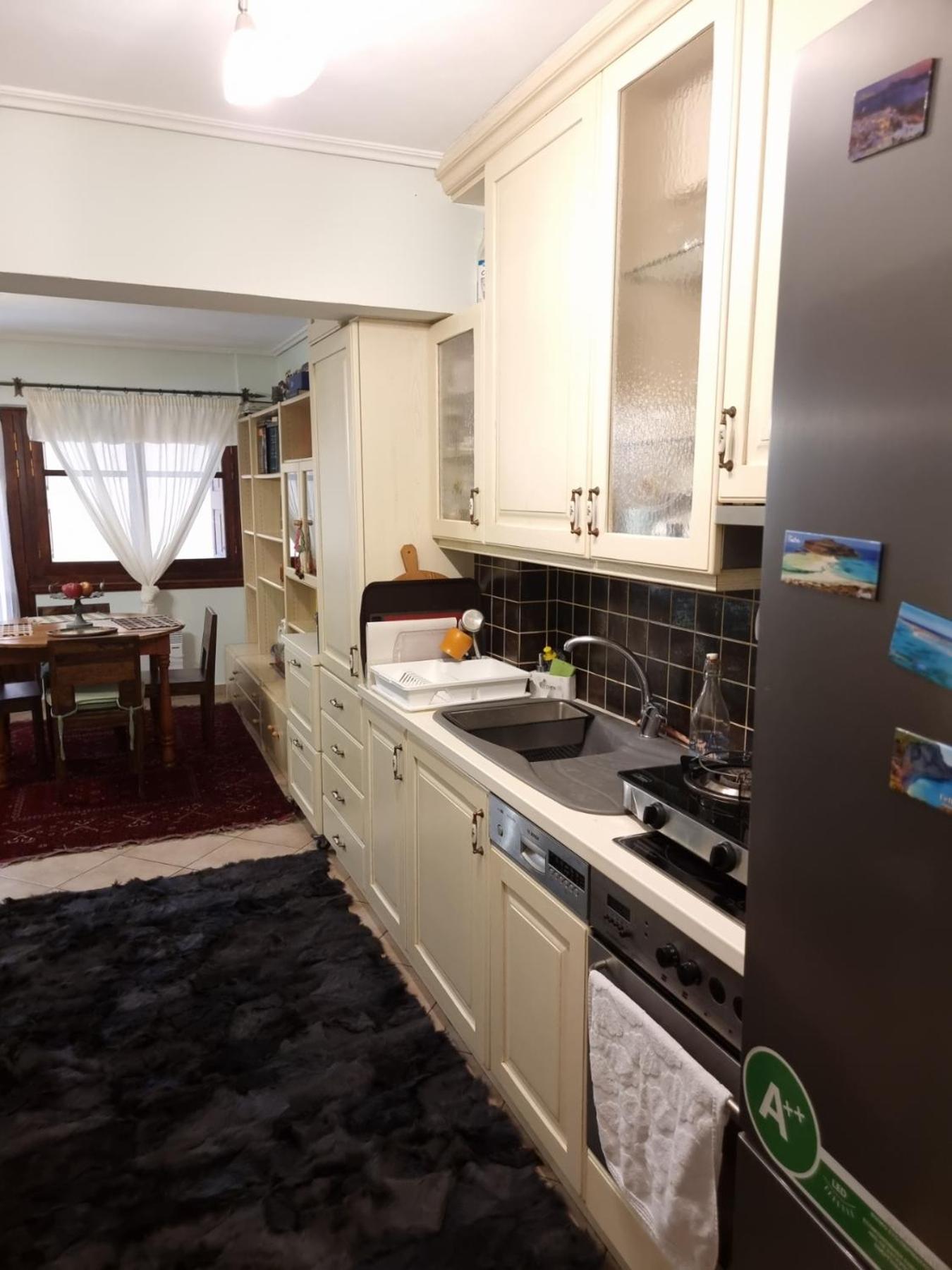 Ari's apartment photo 5