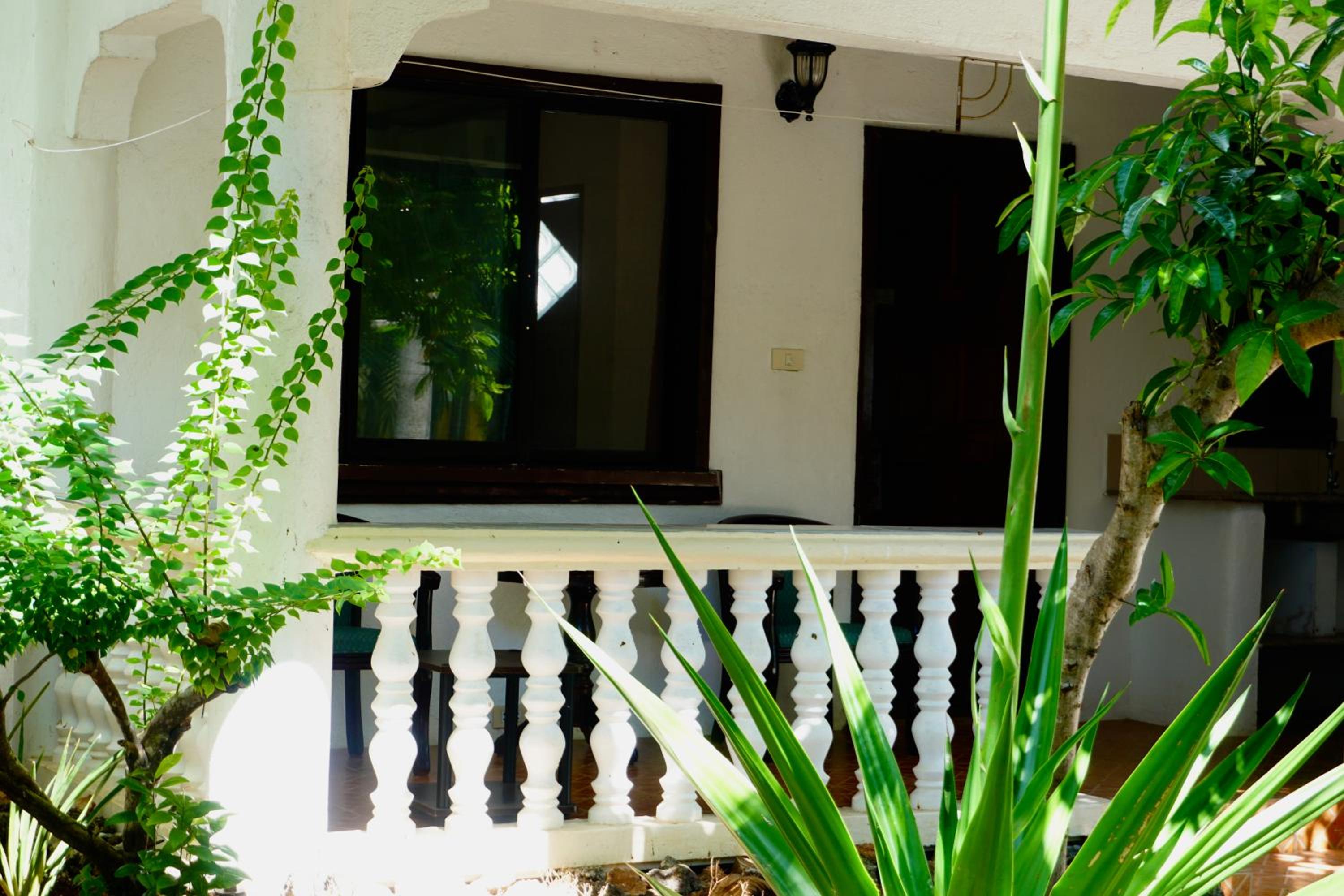 Nature Haven Villa - Flower Garden