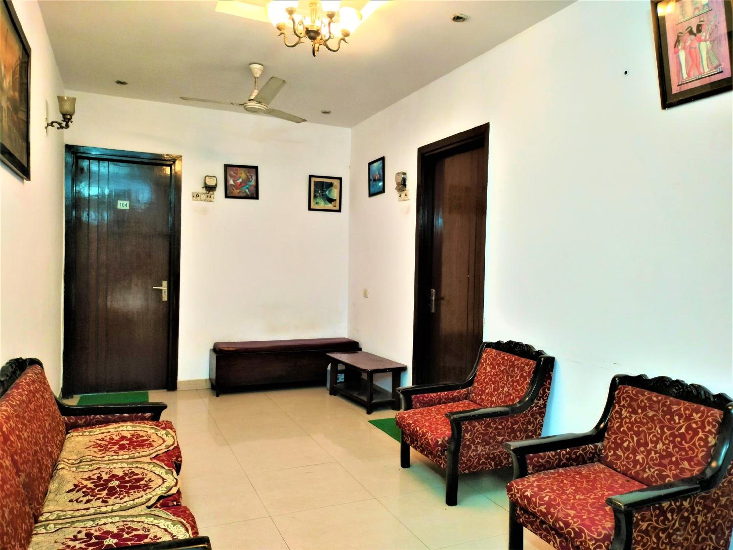 Hotel White Palace,Nizamuddin Railway Station view 4