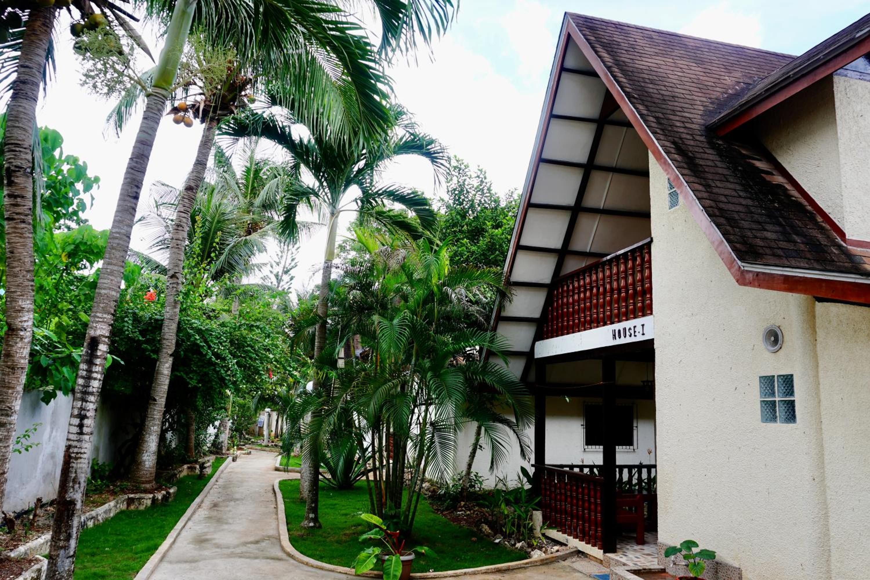 Nature Haven Villa - Flower Garden
