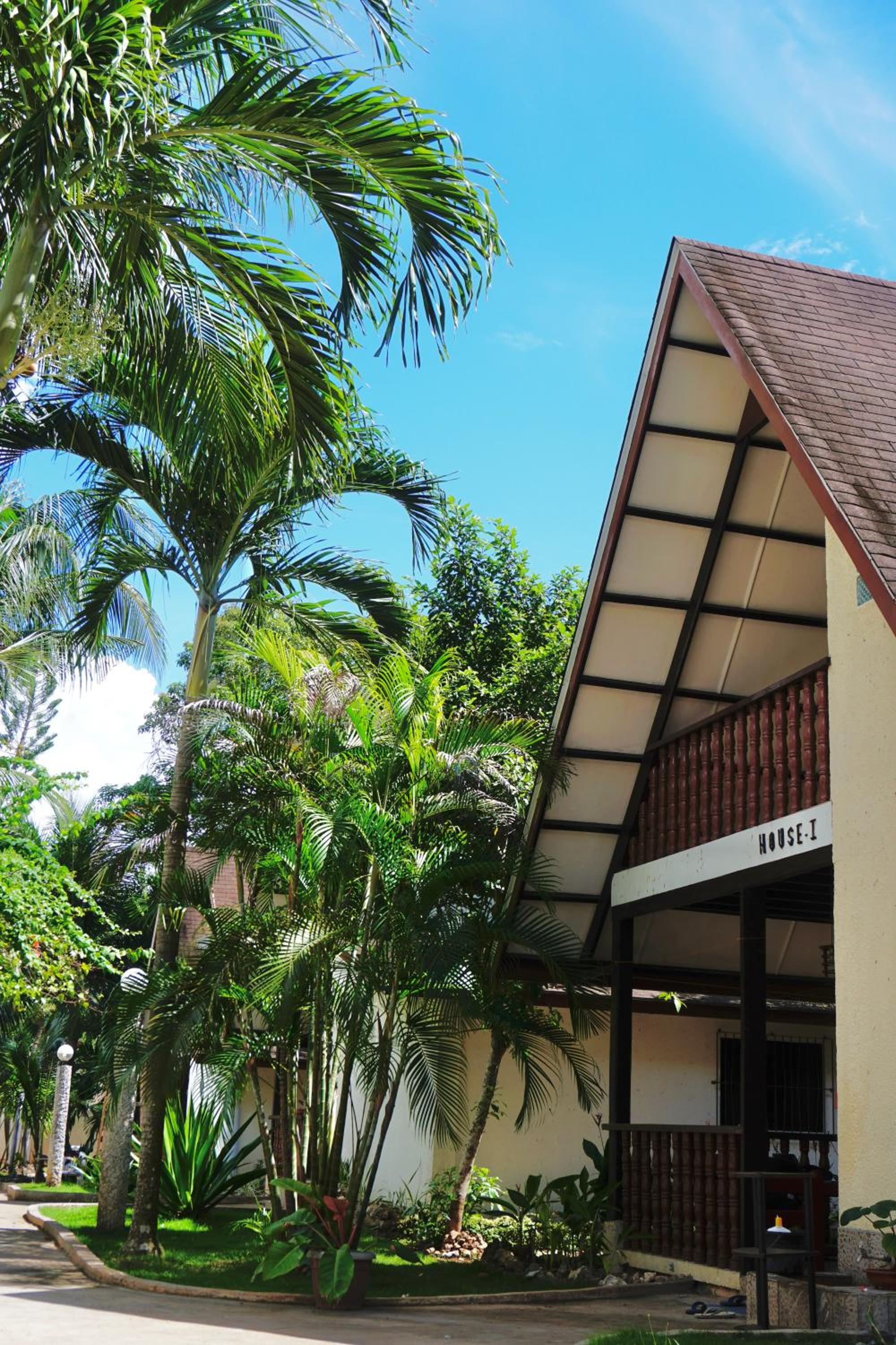 Nature Haven Villa - Flower Garden