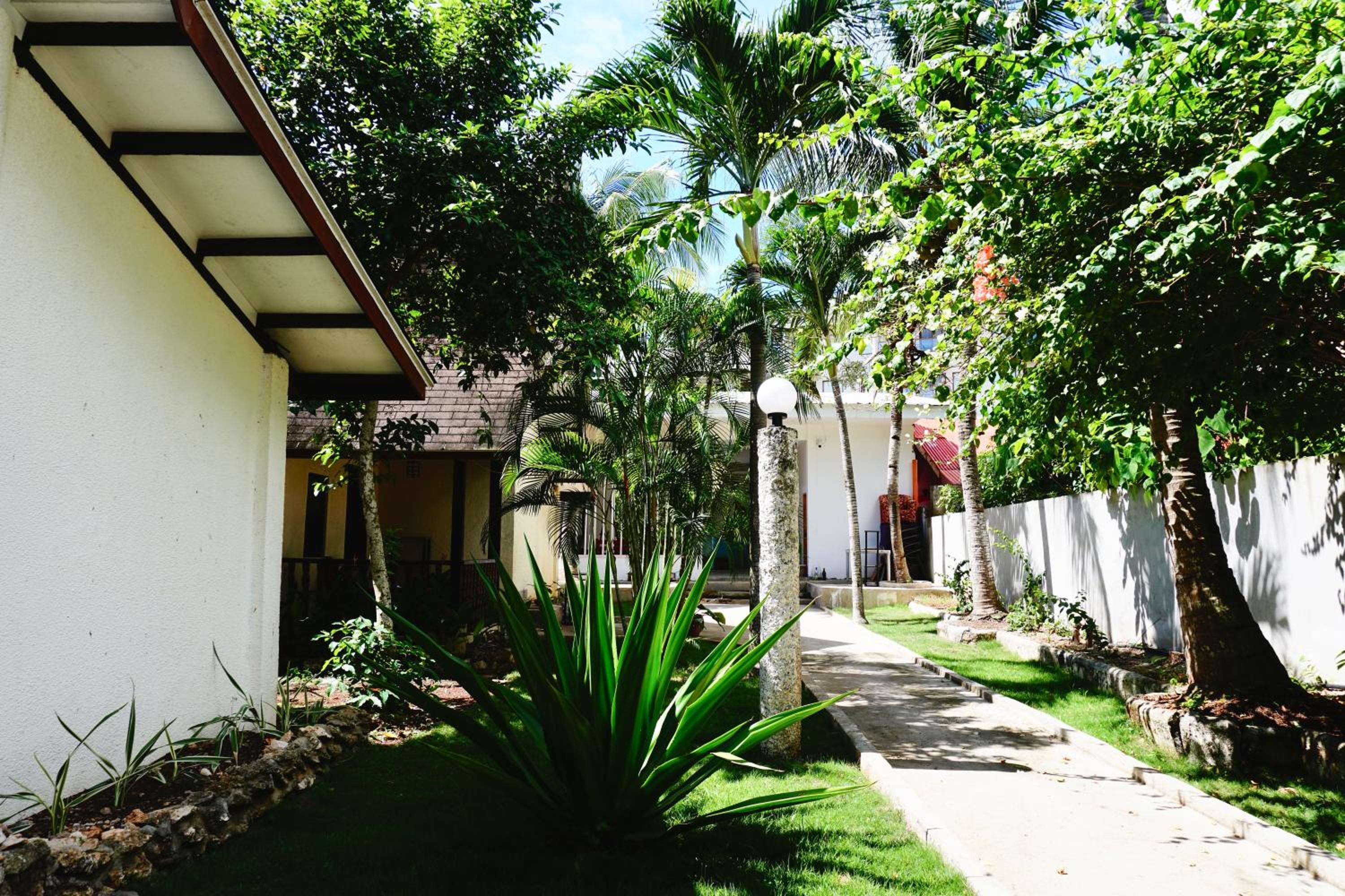 Nature Haven Villa - Flower Garden