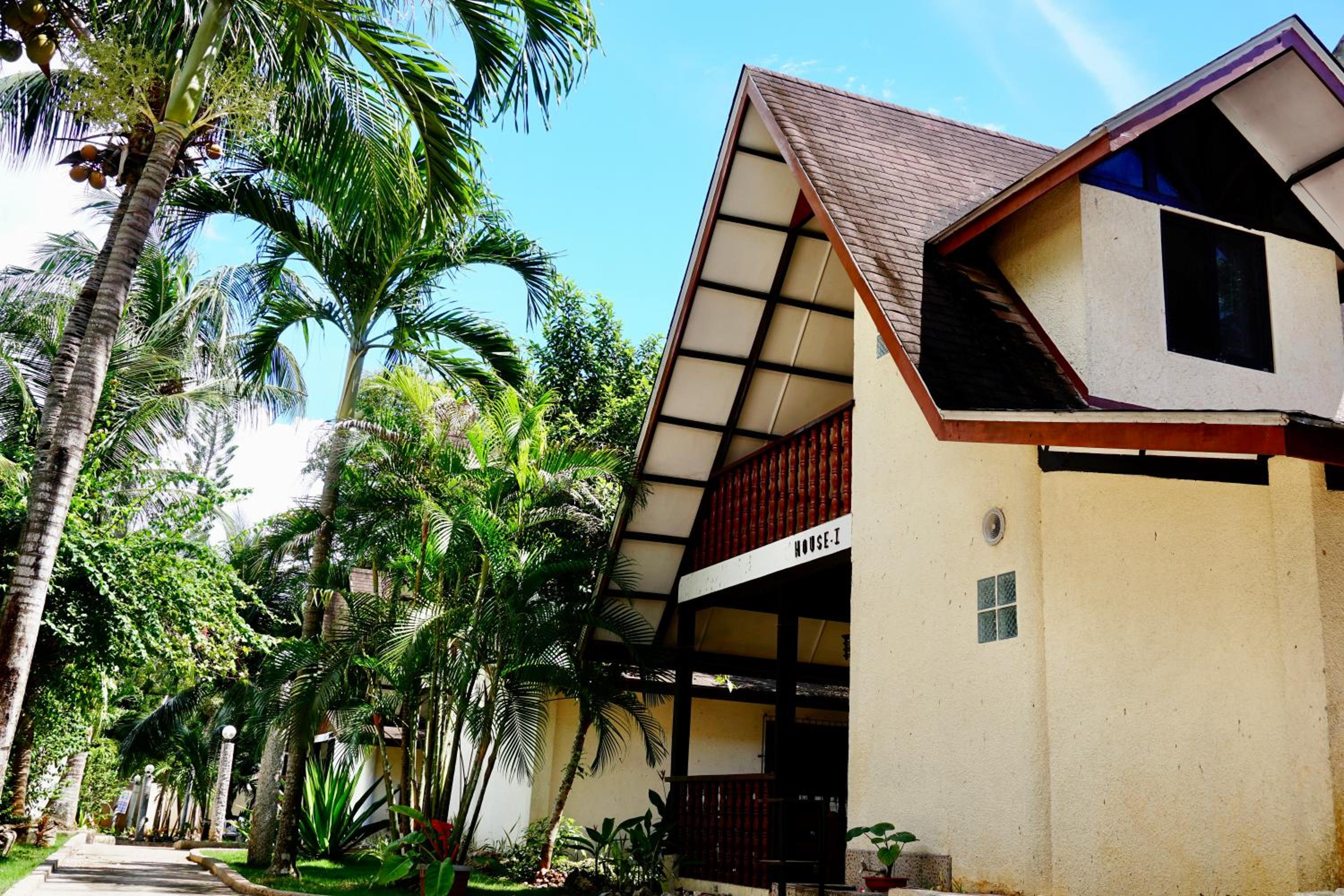 Nature Haven Villa - Flower Garden