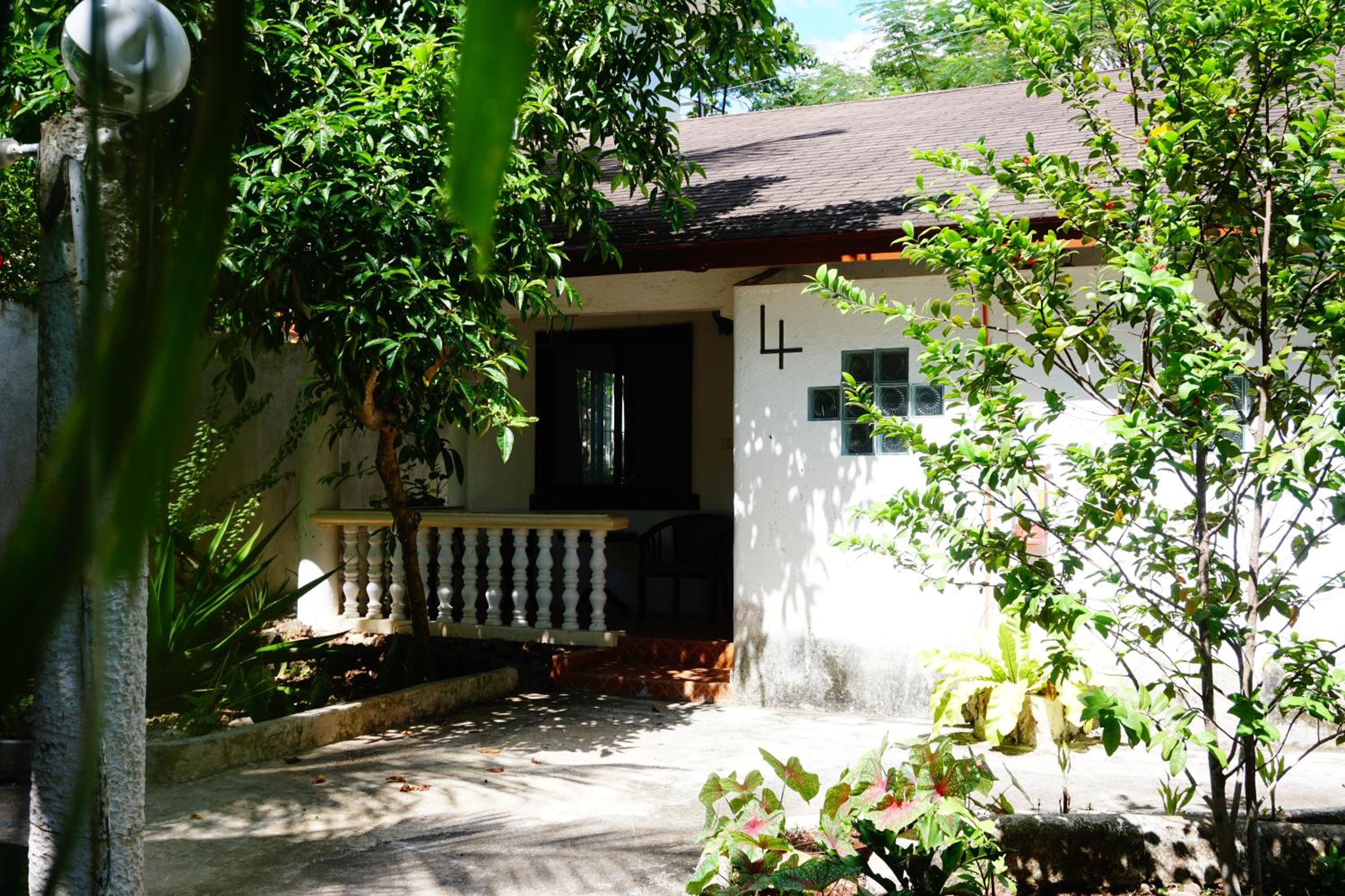 Nature Haven Villa - Flower Garden