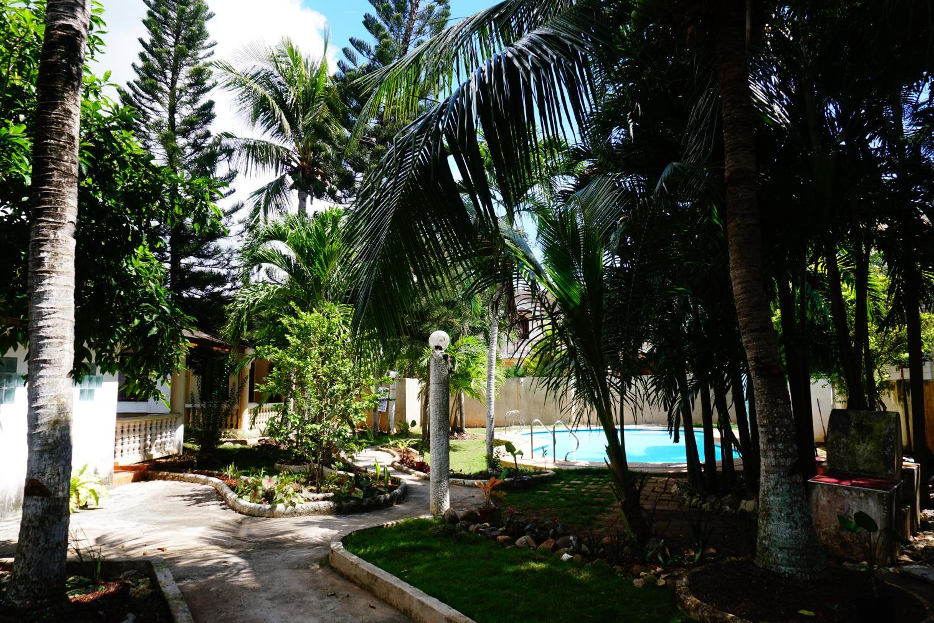 Nature Haven Villa - Flower Garden