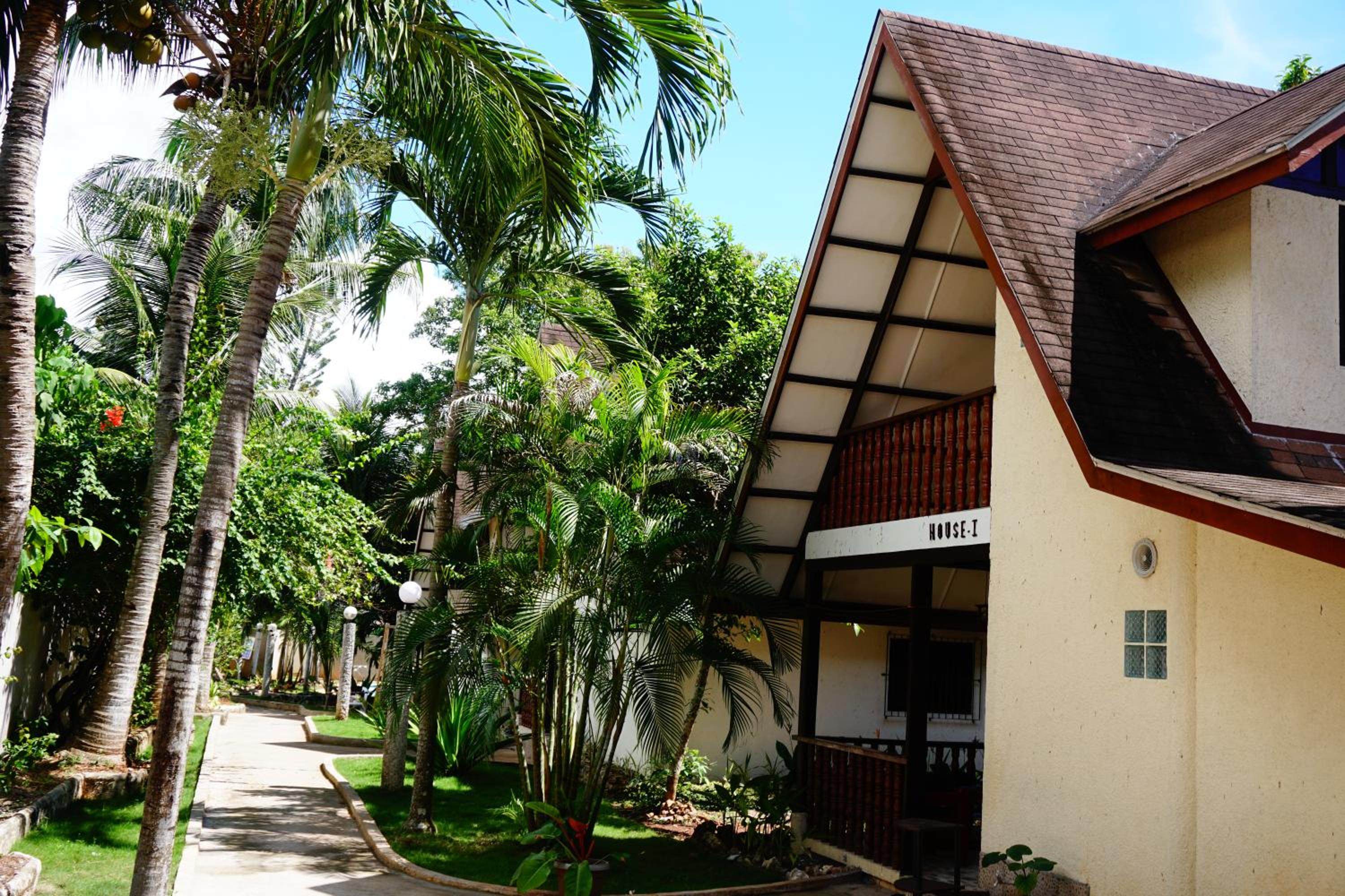 Nature Haven Villa - Flower Garden
