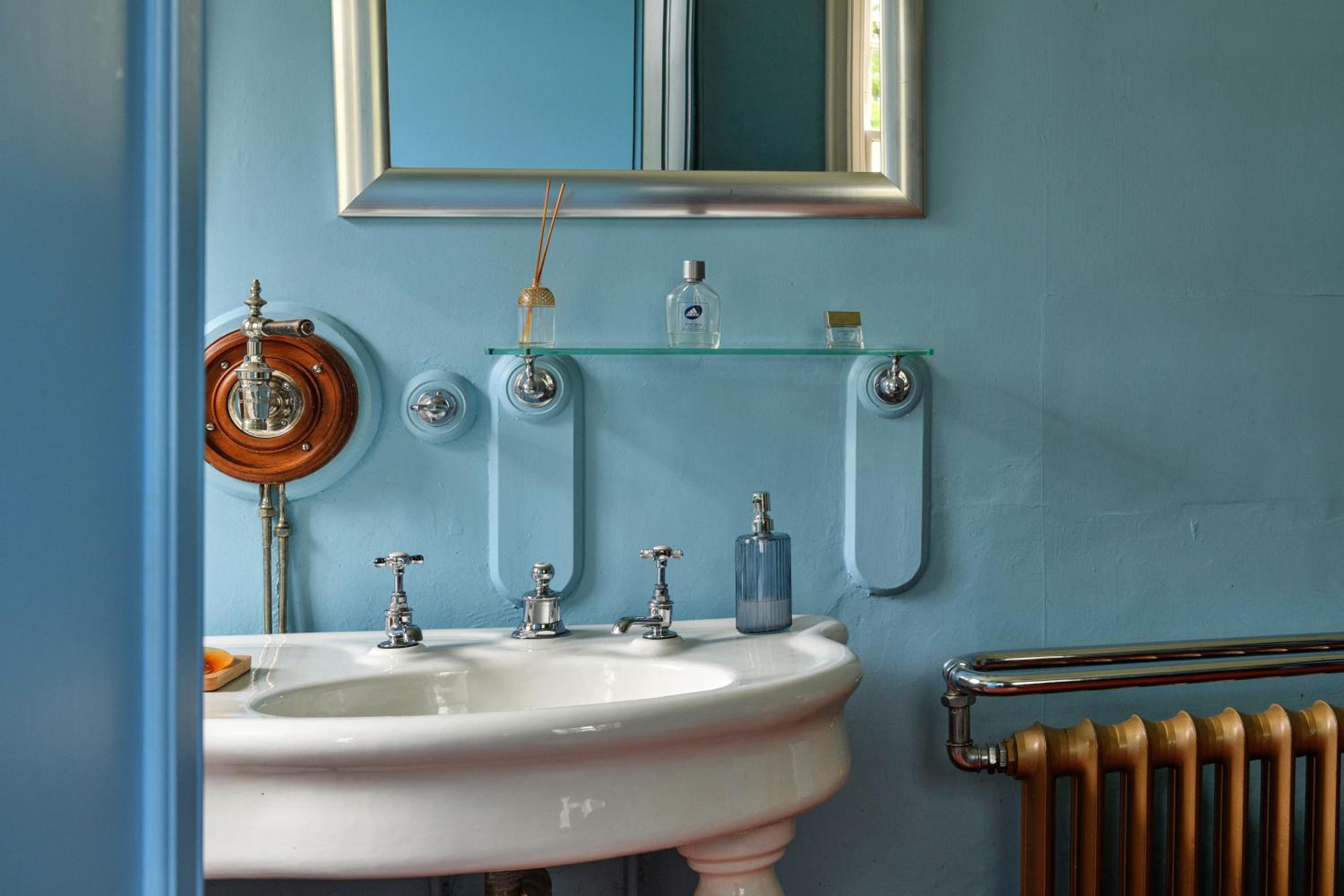 Finest Retreats - Edwardian Country House - 9 Bed, Sleeping up to 21 view 4