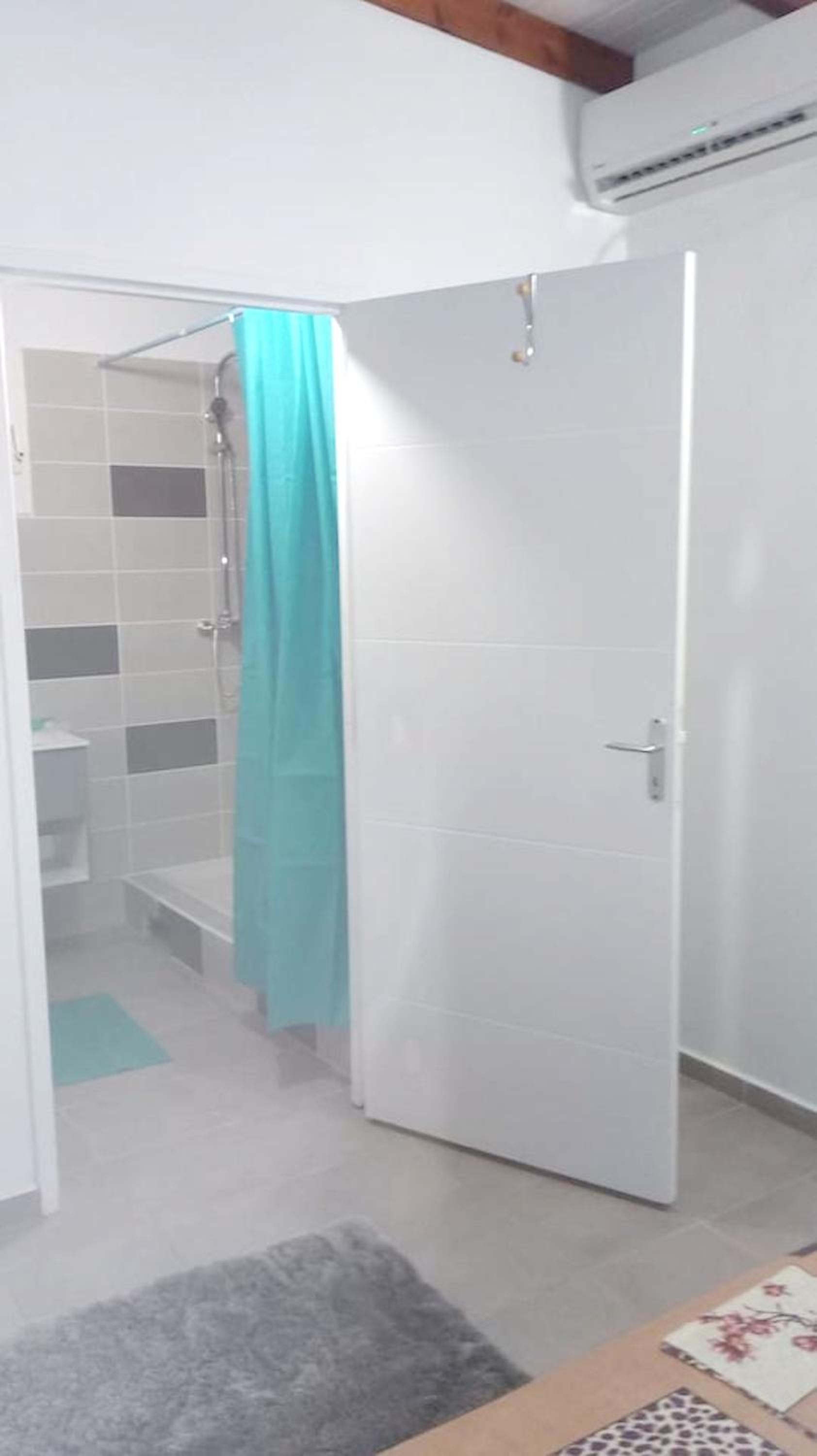 Appartement charmant au Moule avec piscine partagée, 40m²a view 4