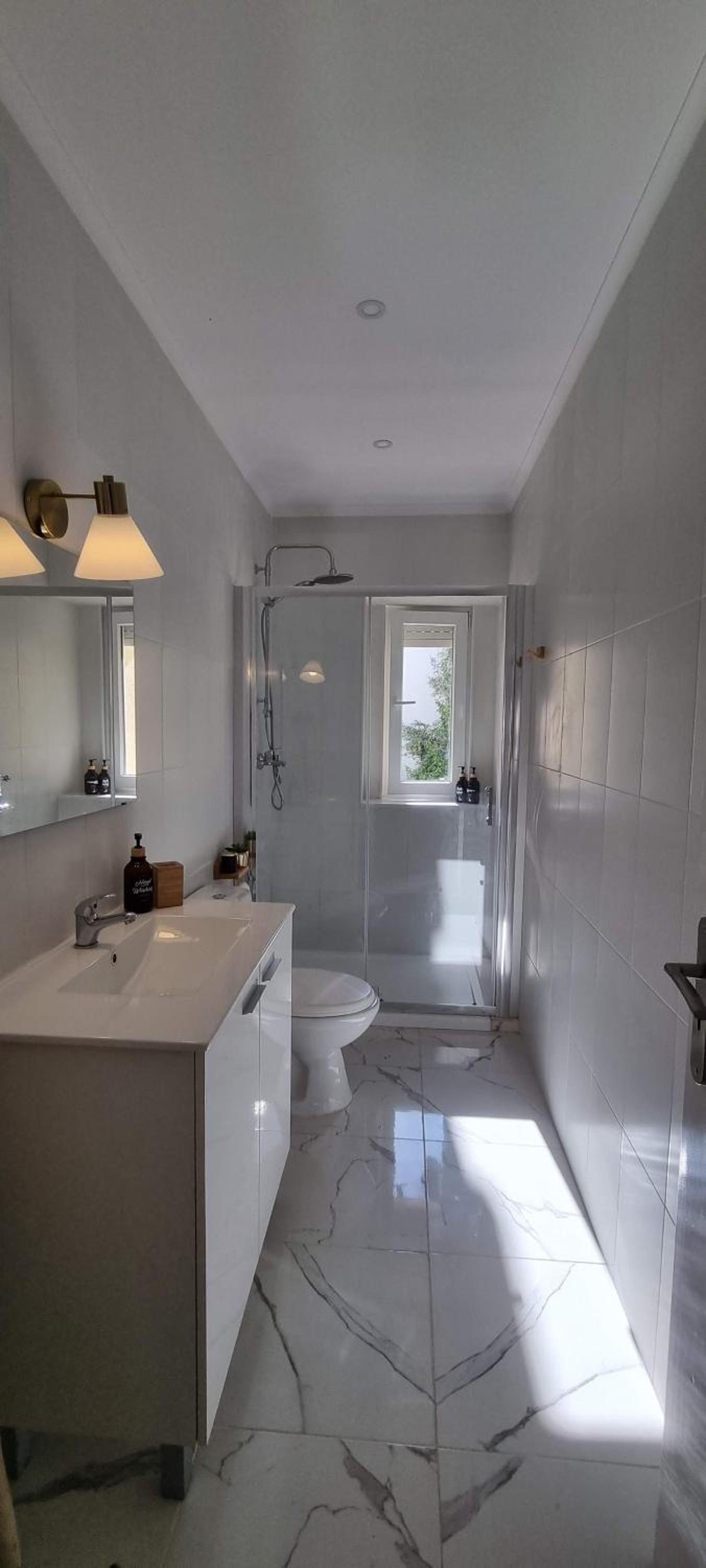 Canto da Rocha Guesthouse en Almada — bathroom