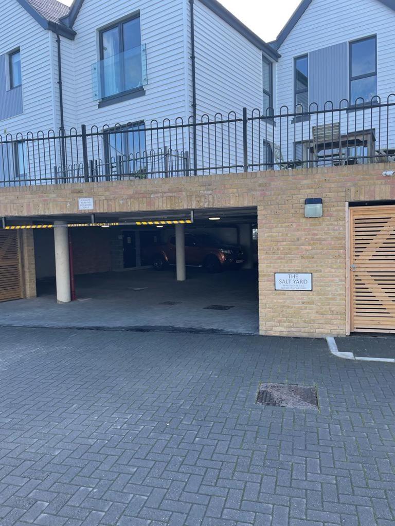 Salt Yard Apartment, Parking and Terrace, Whitstable