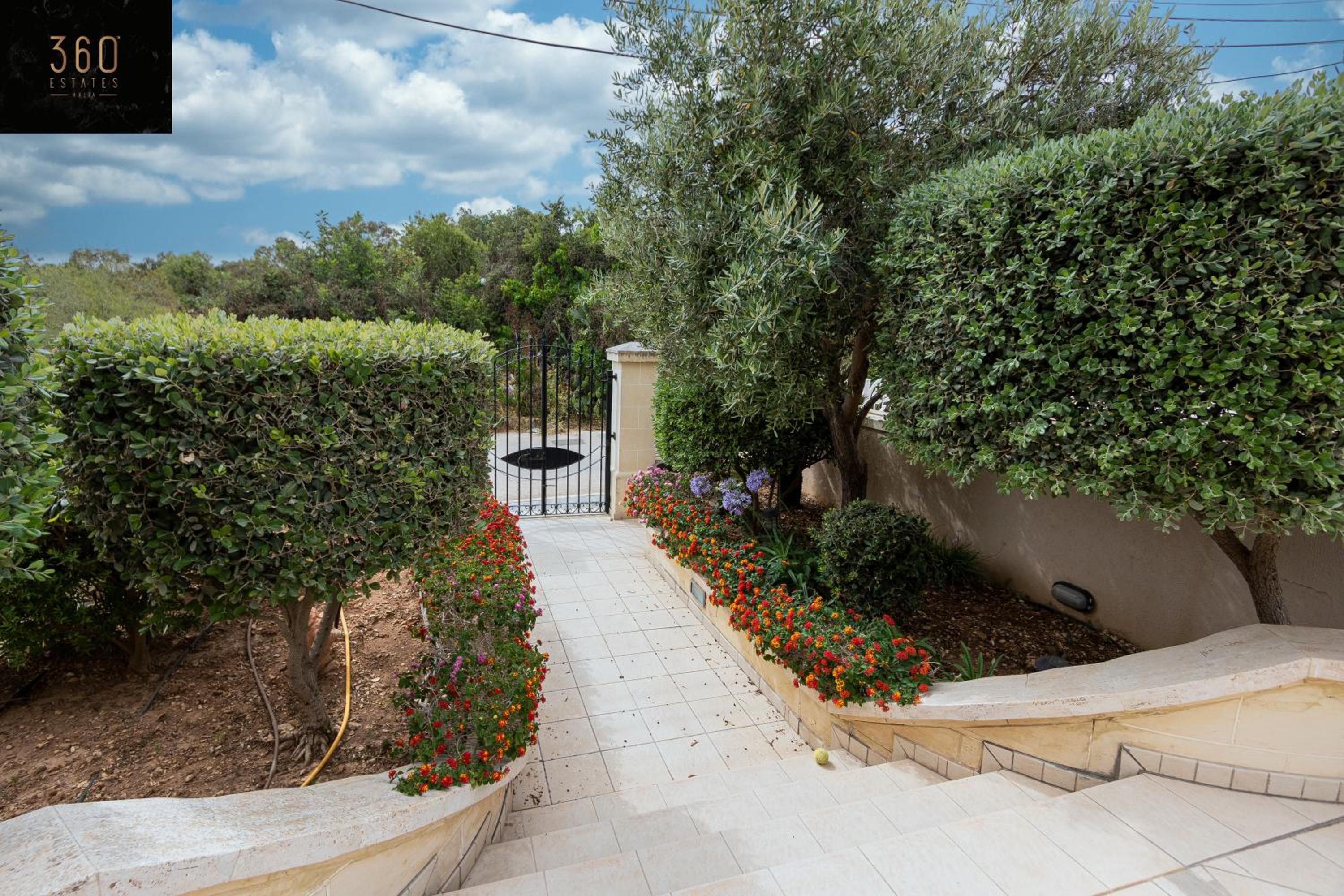 LUX VILLA with amazing BBQ, Pool Area & WIFI by 360 Estates view 5
