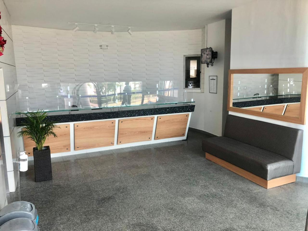 2P1-6 Seafront Apartment With Air Conditioning And Pool