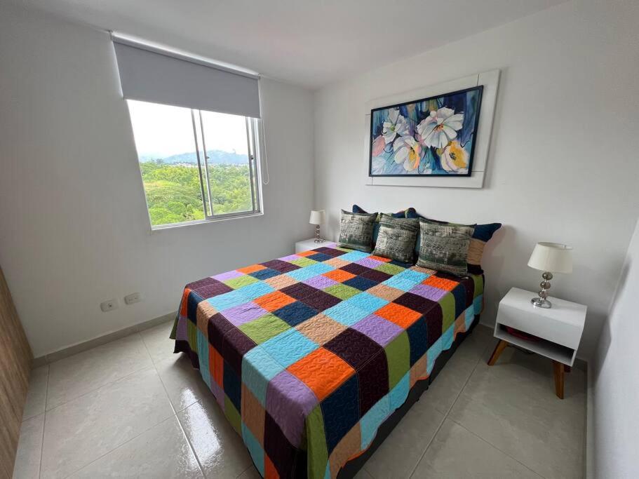 HERMOSO APTO CON VISTA a LAS MONTAÑAS DEL QUINDÍO CERCA de TODO