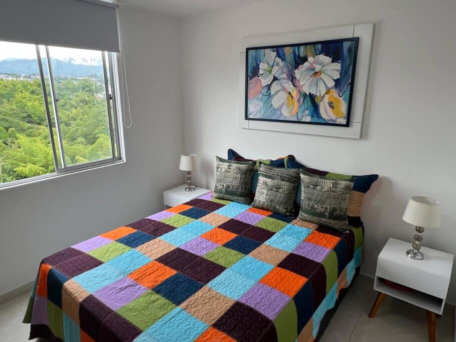 HERMOSO APTO CON VISTA a LAS MONTAÑAS DEL QUINDÍO CERCA de TODO