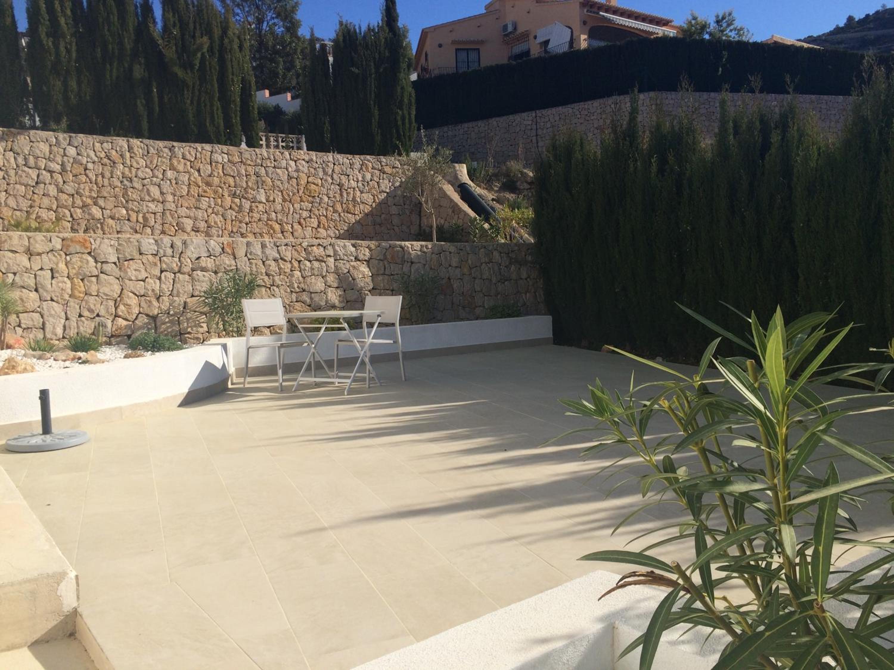 Stunning mountain views! Private Villa with fabulous communal pool!