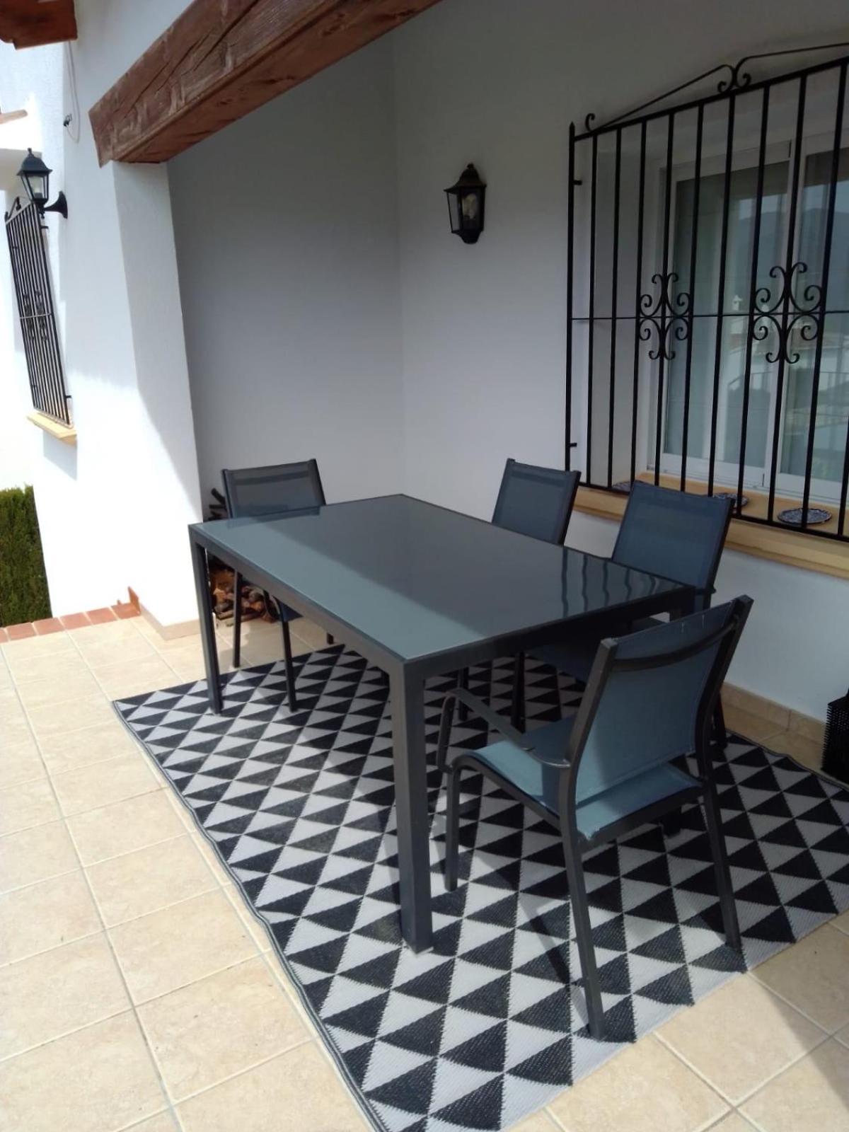 Stunning mountain views! Private Villa with fabulous communal pool!