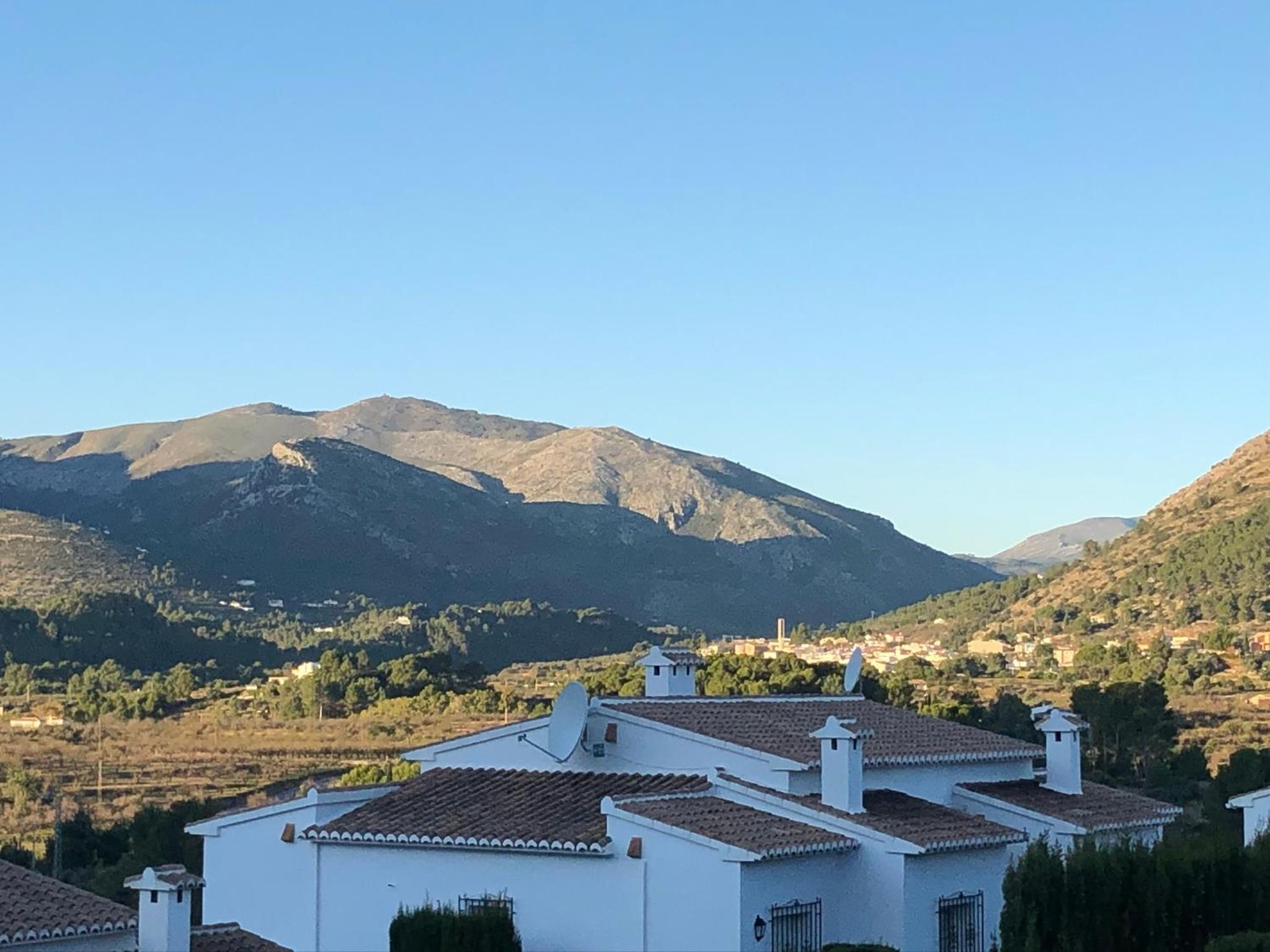 Stunning mountain views! Private Villa with fabulous communal pool!