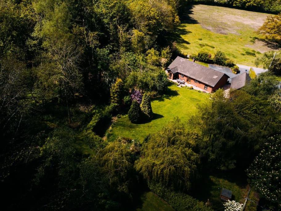 Country Crabtree Bungalow with large wild garden view 3