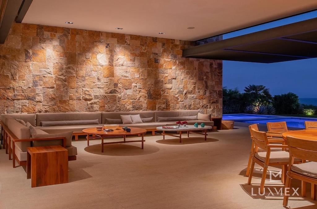 Stunning 11Bd Villa Fully Staffed, Indoor Tennis and More view 5