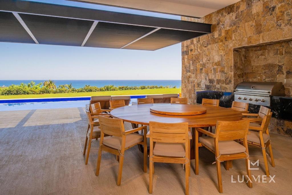 Stunning 11Bd Villa Fully Staffed, Indoor Tennis and More view 4