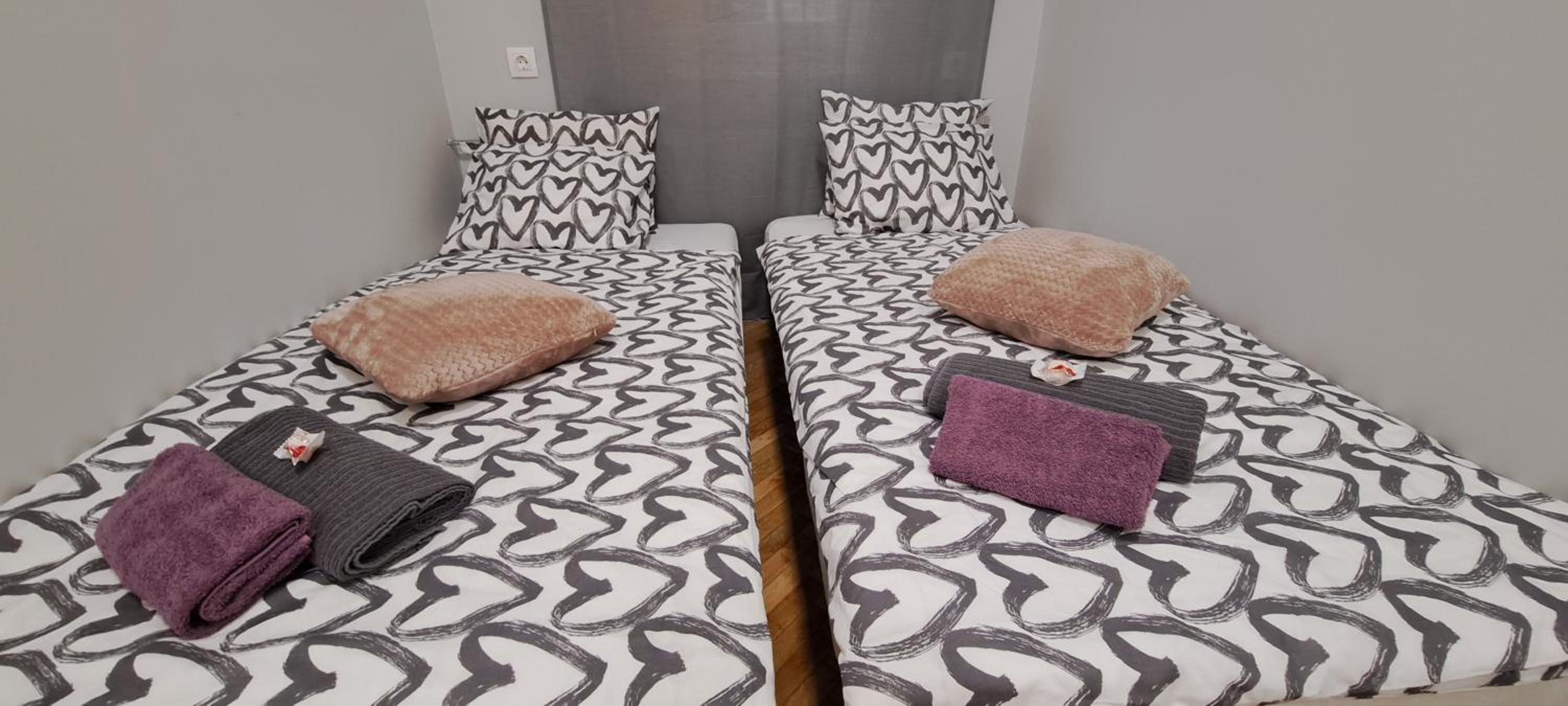 6-Pack Apartment in the Party District view 5