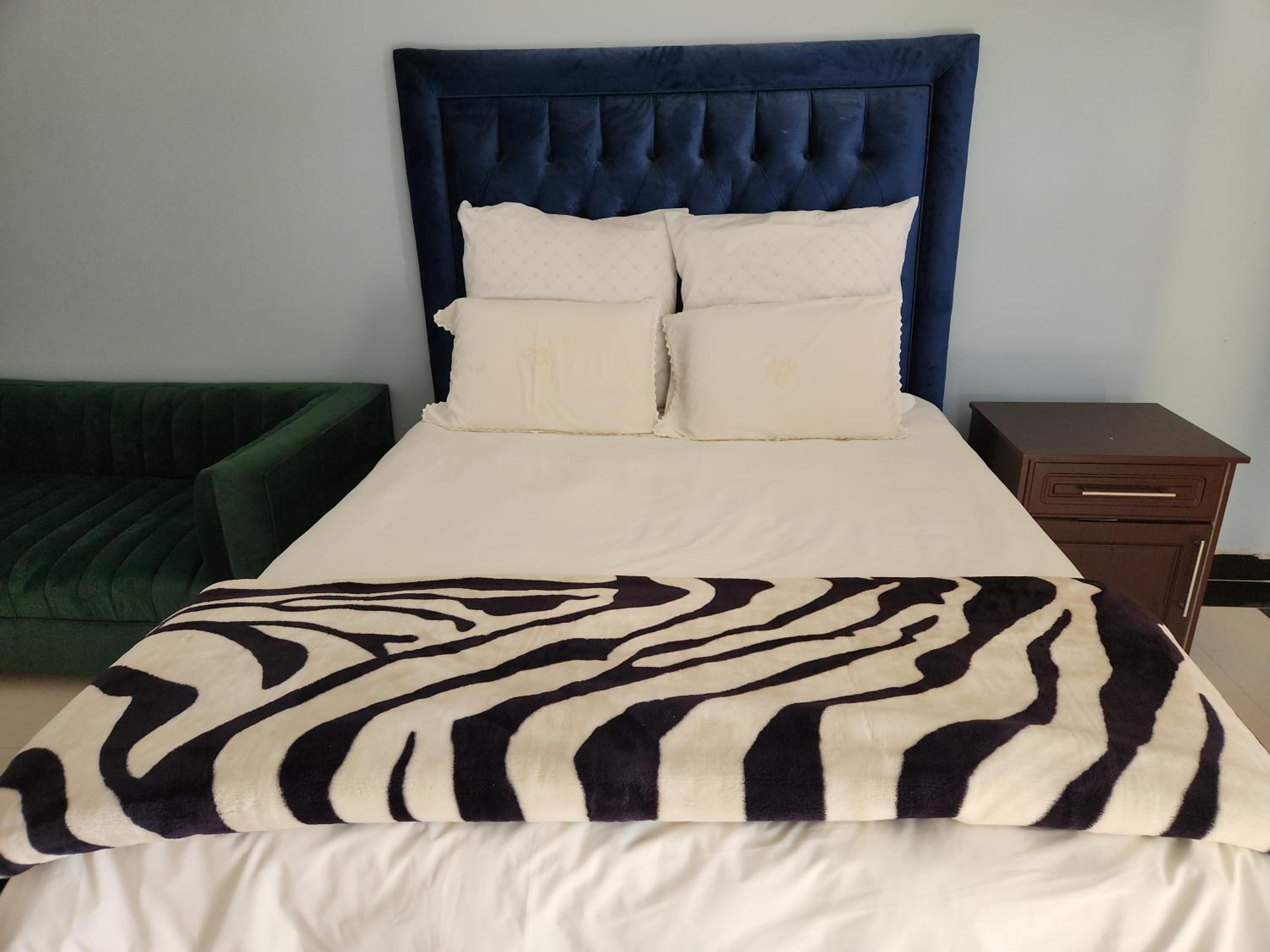 Bryanston Drive Elegant Guesthouse & Boardroom Facilities