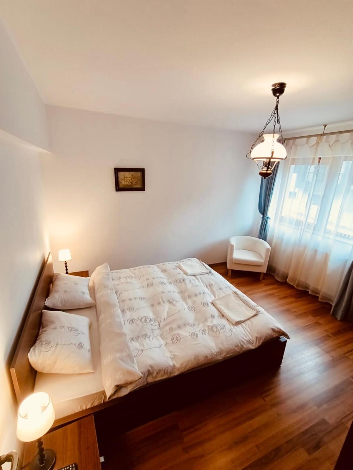 Cheerful 4-bedroom & kids friendly home view 2