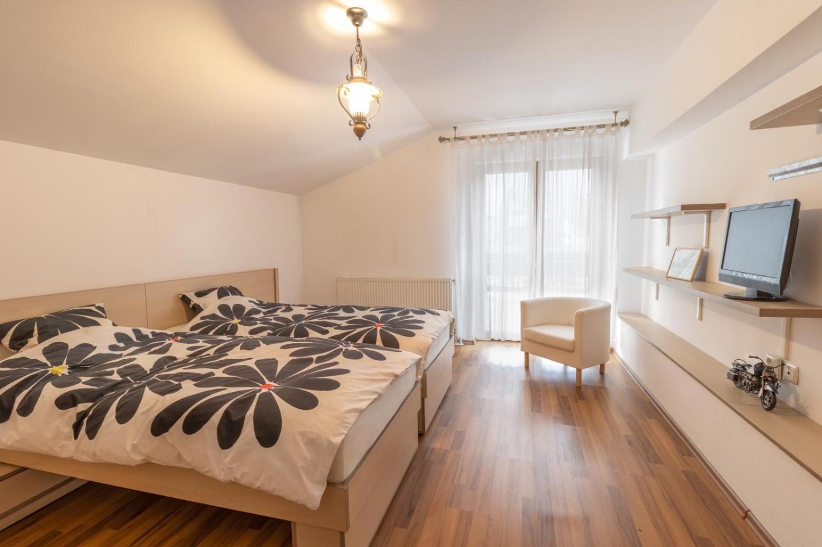 Cheerful 4-bedroom & kids friendly home view 4