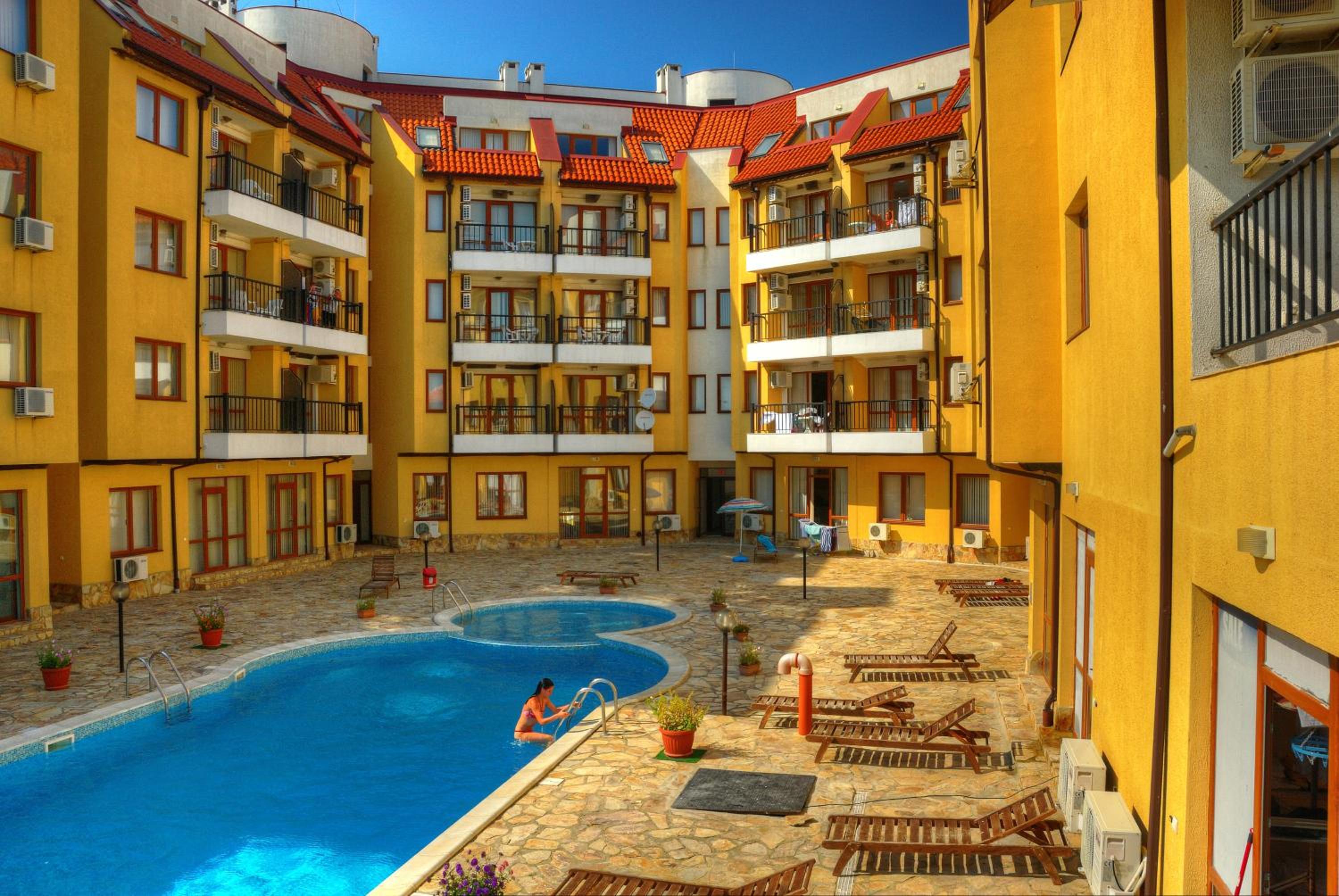 Oasis Beach Apartments Kamchia view 3