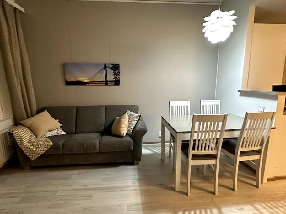 Quality Apt in the City Center For 5 - BRAND NEW view 2