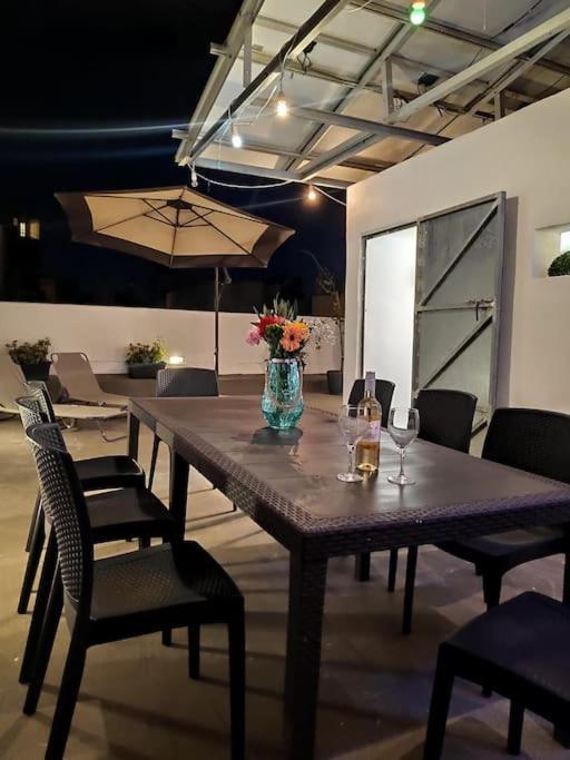 Cheerful 3 bedroom town house with garage free parking inside or outside with back yard and roof view 5