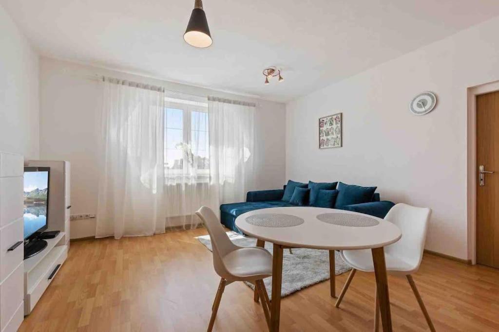 Modern & cozy apartment near hockey & football arena view 3