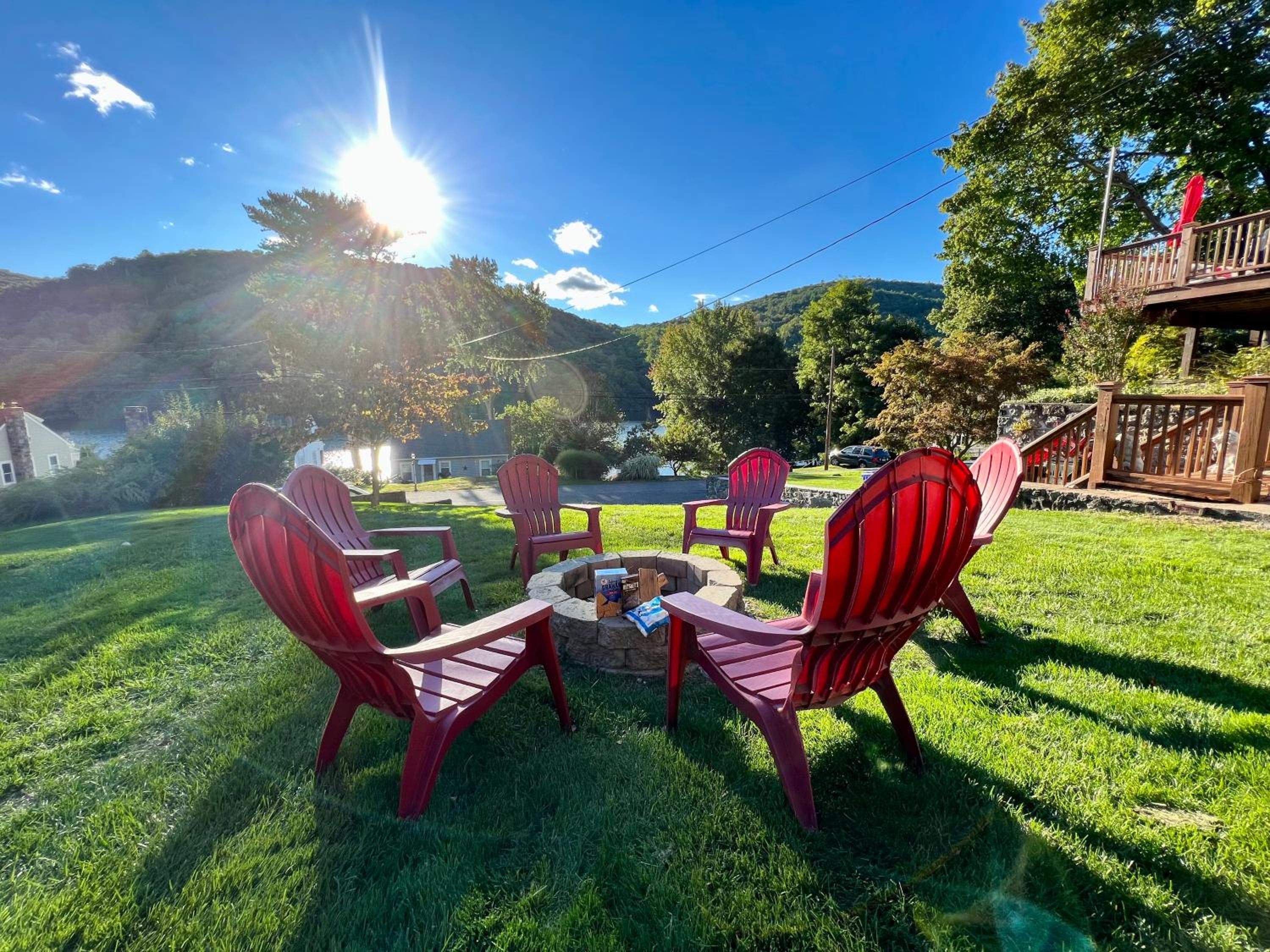 Lakeview Home 3 Private Beaches w/ Kayaks, on Squantz Pond view 4