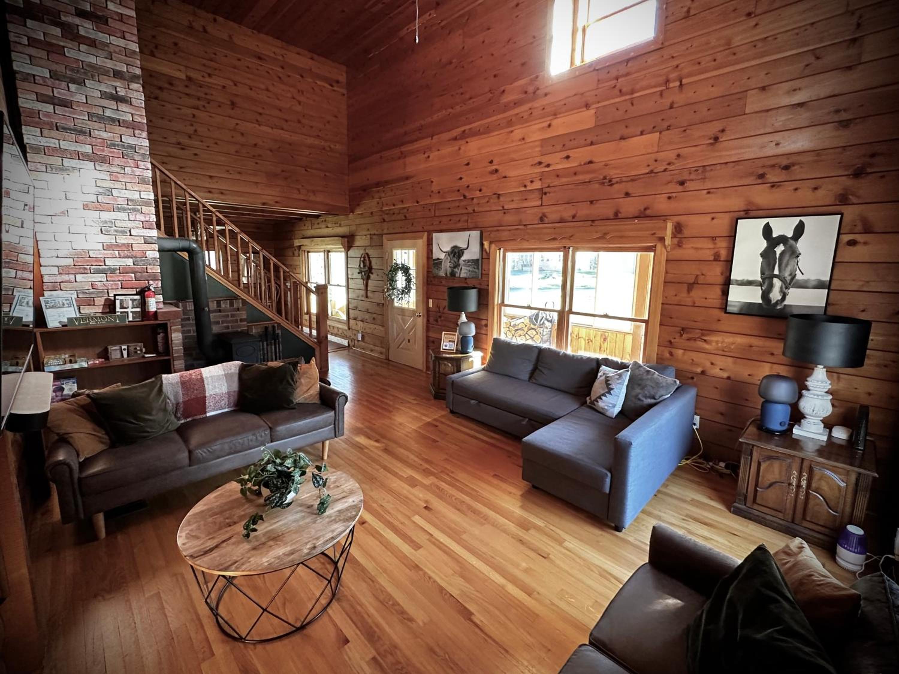 HGTV Log Cabin near Lake Willoughby, Burke, Jaypeak ang Kingdom Trails view 3