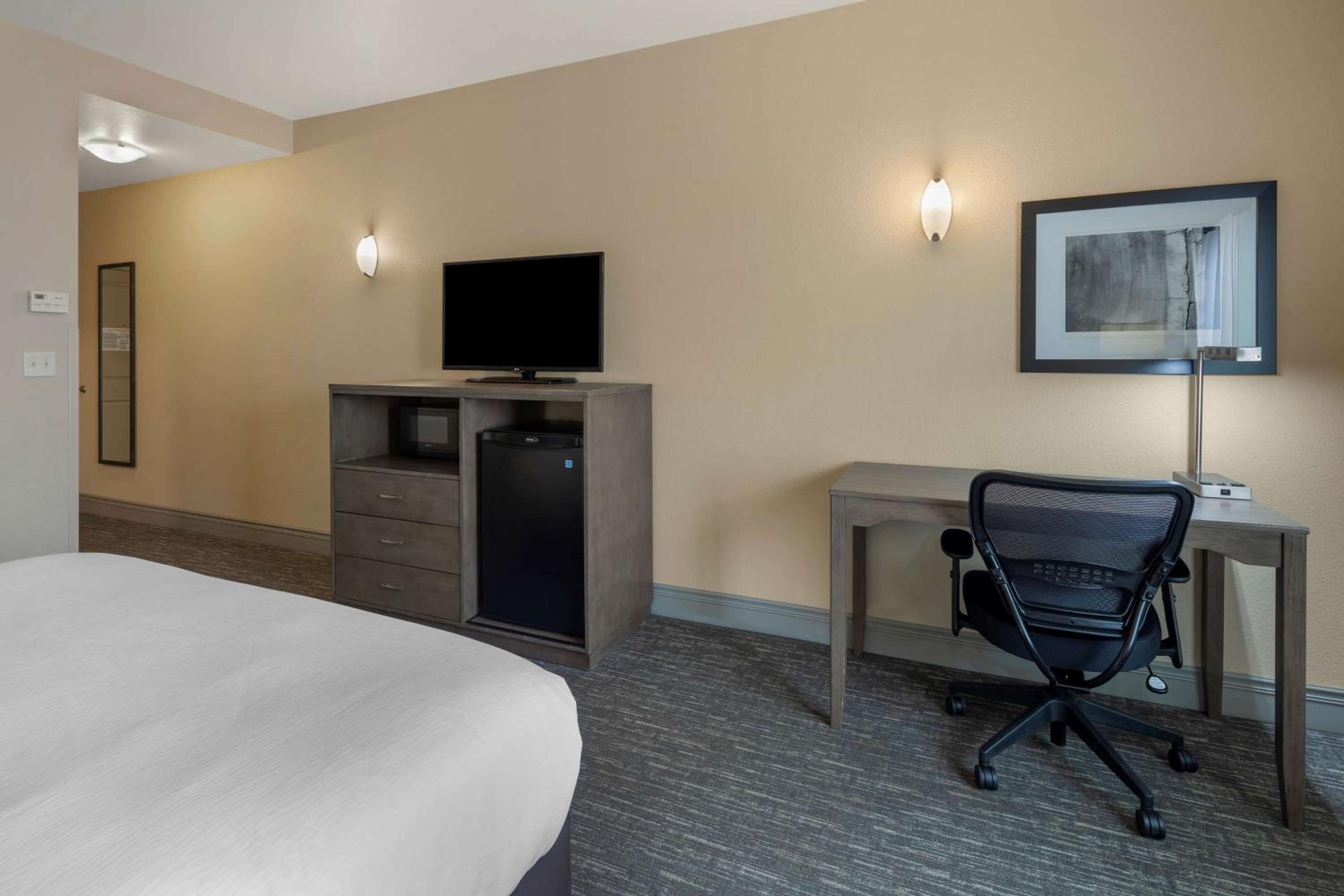 Fairbanks Vacations - Best Western Plus Chena River Lodge - Property Image 3