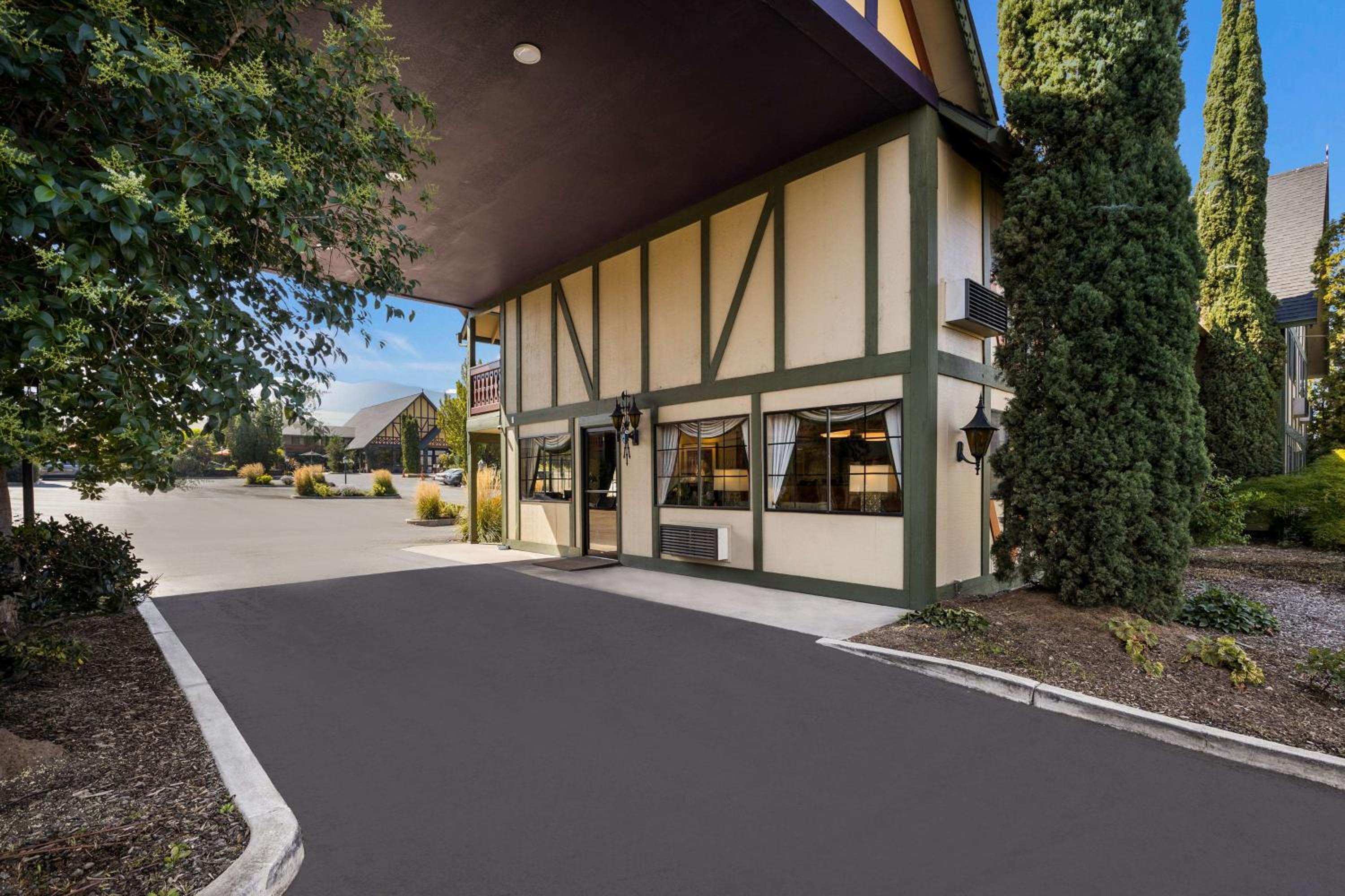 Ashland Vacations - Best Western Windsor Inn - Property Image 54