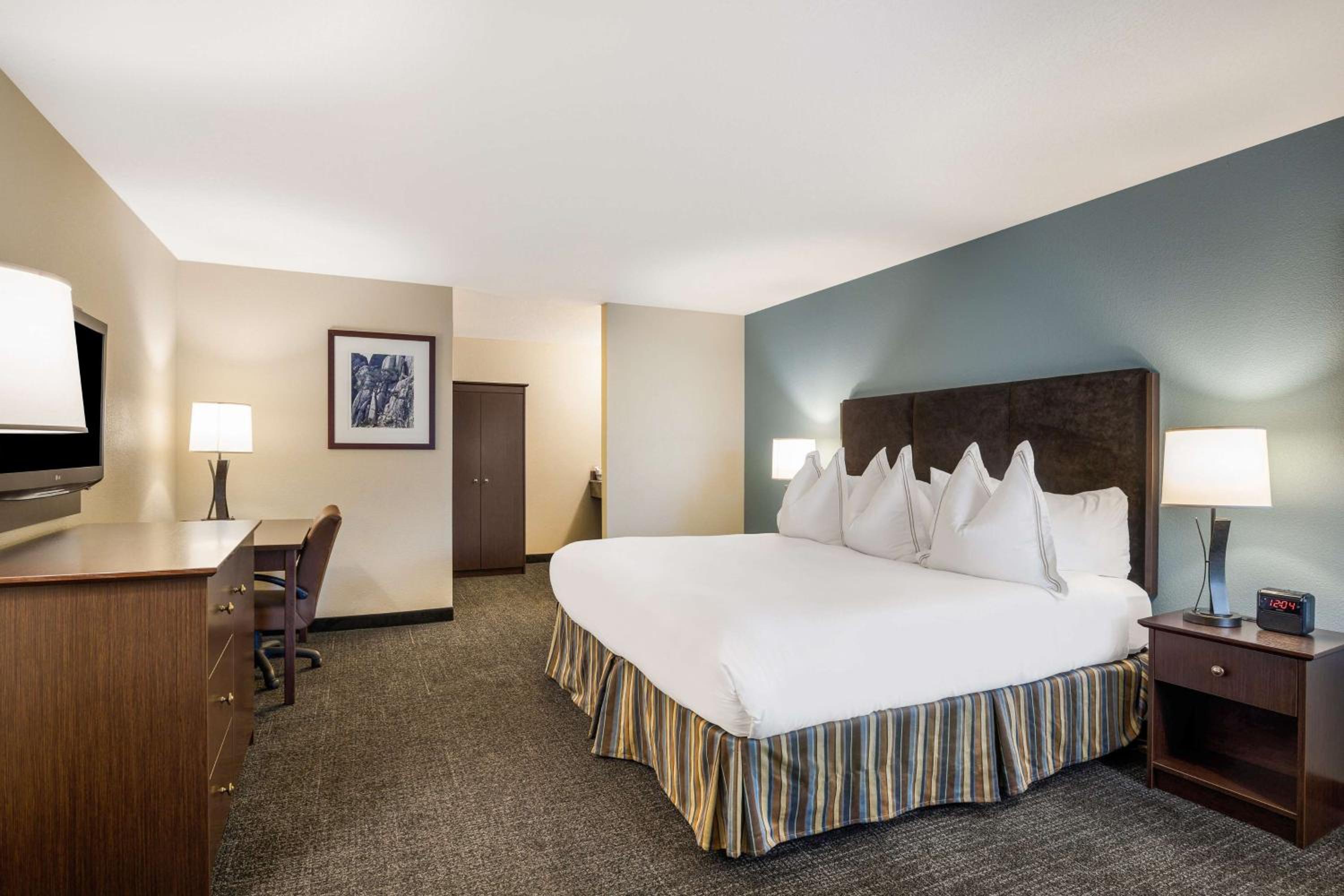 Ashland Vacations - Best Western Windsor Inn - Property Image 2
