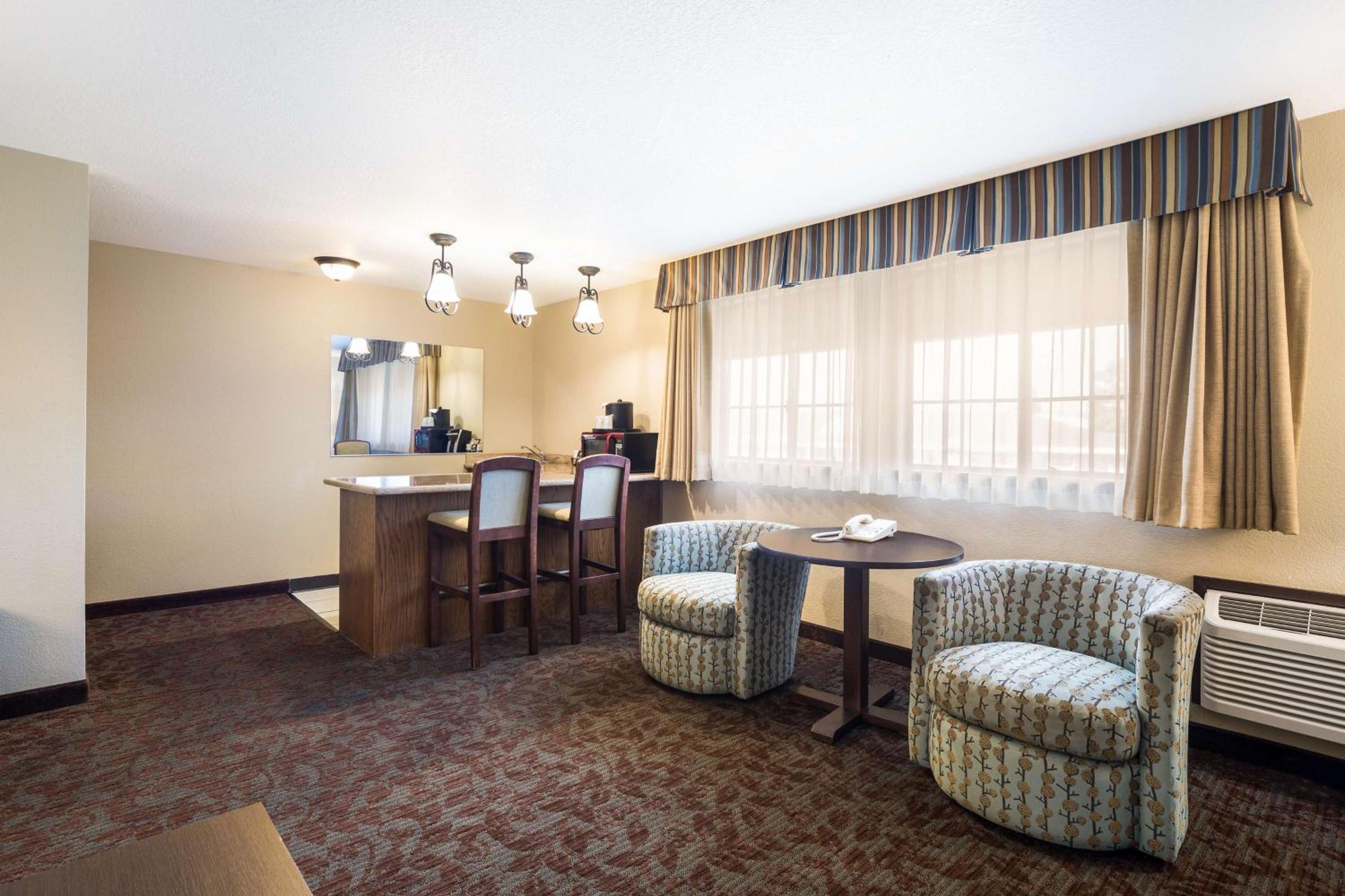 Ashland Vacations - Best Western Windsor Inn - Property Image 4