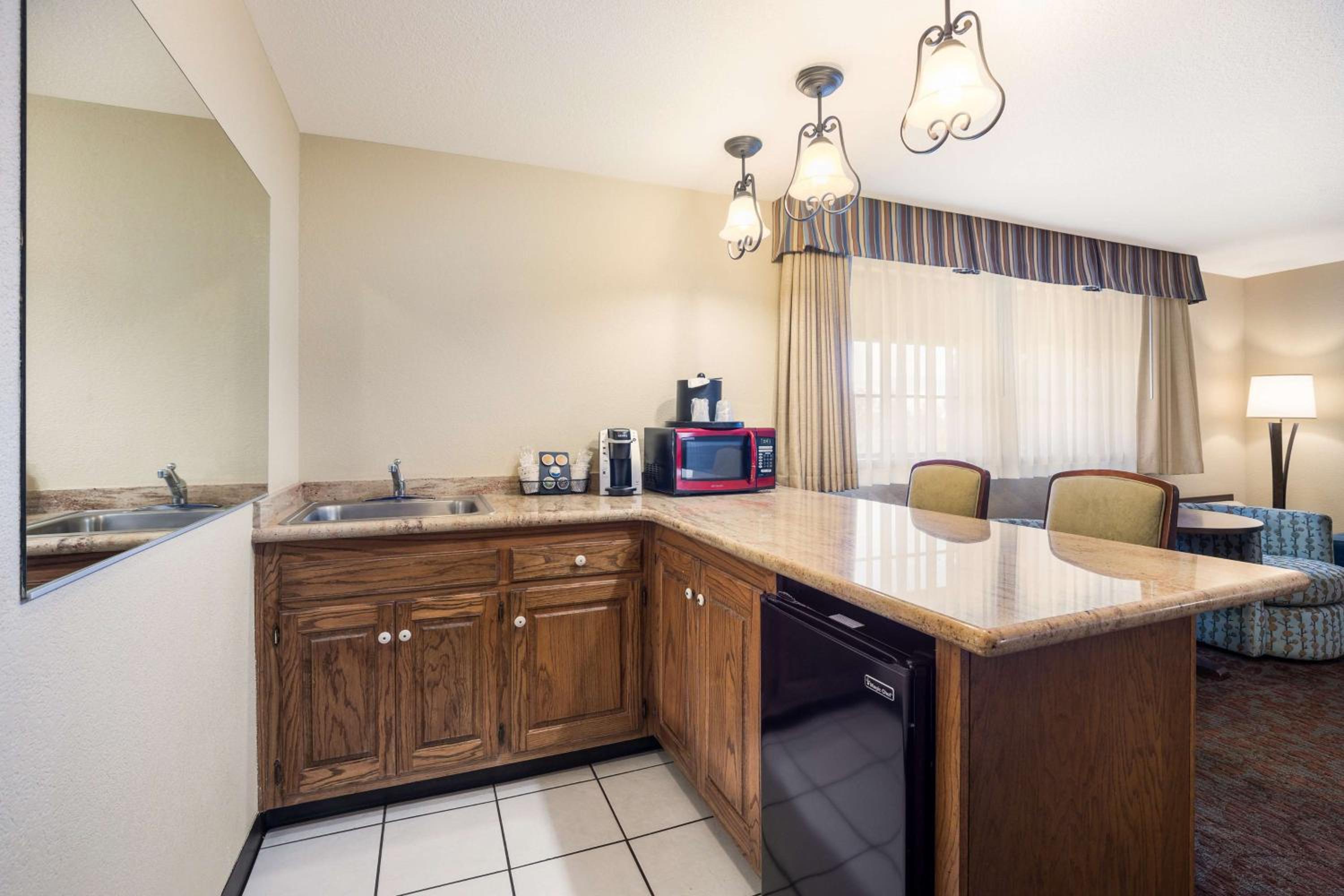 Ashland Vacations - Best Western Windsor Inn - Property Image 5