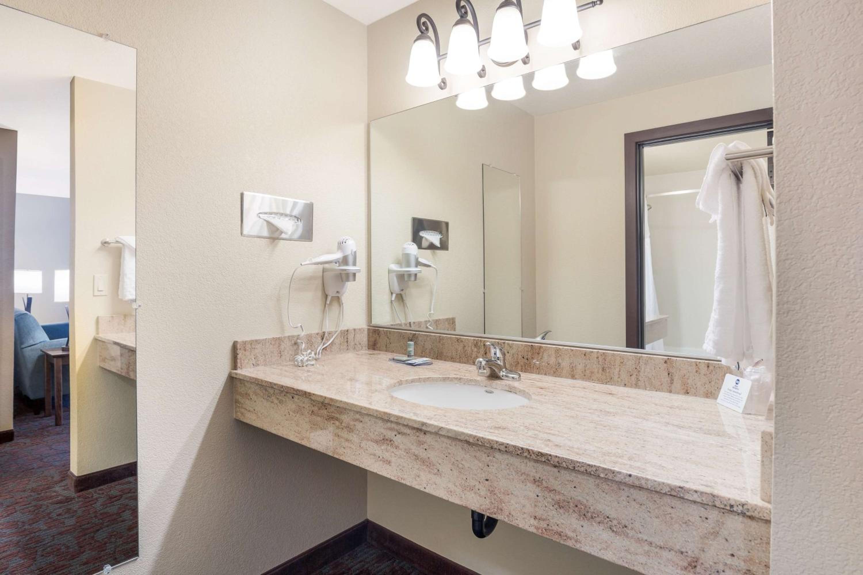 Ashland Vacations - Best Western Windsor Inn - Property Image 50