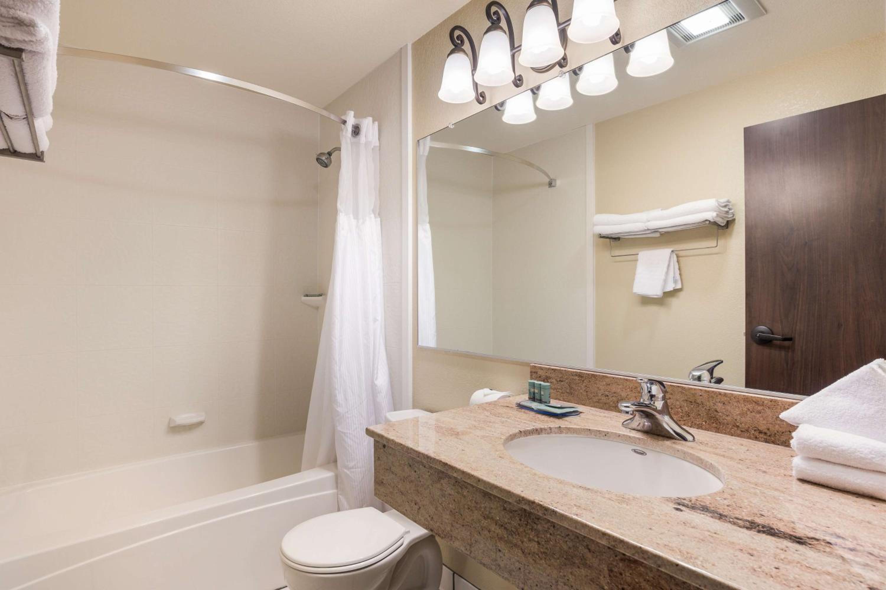 Ashland Vacations - Best Western Windsor Inn - Property Image 44