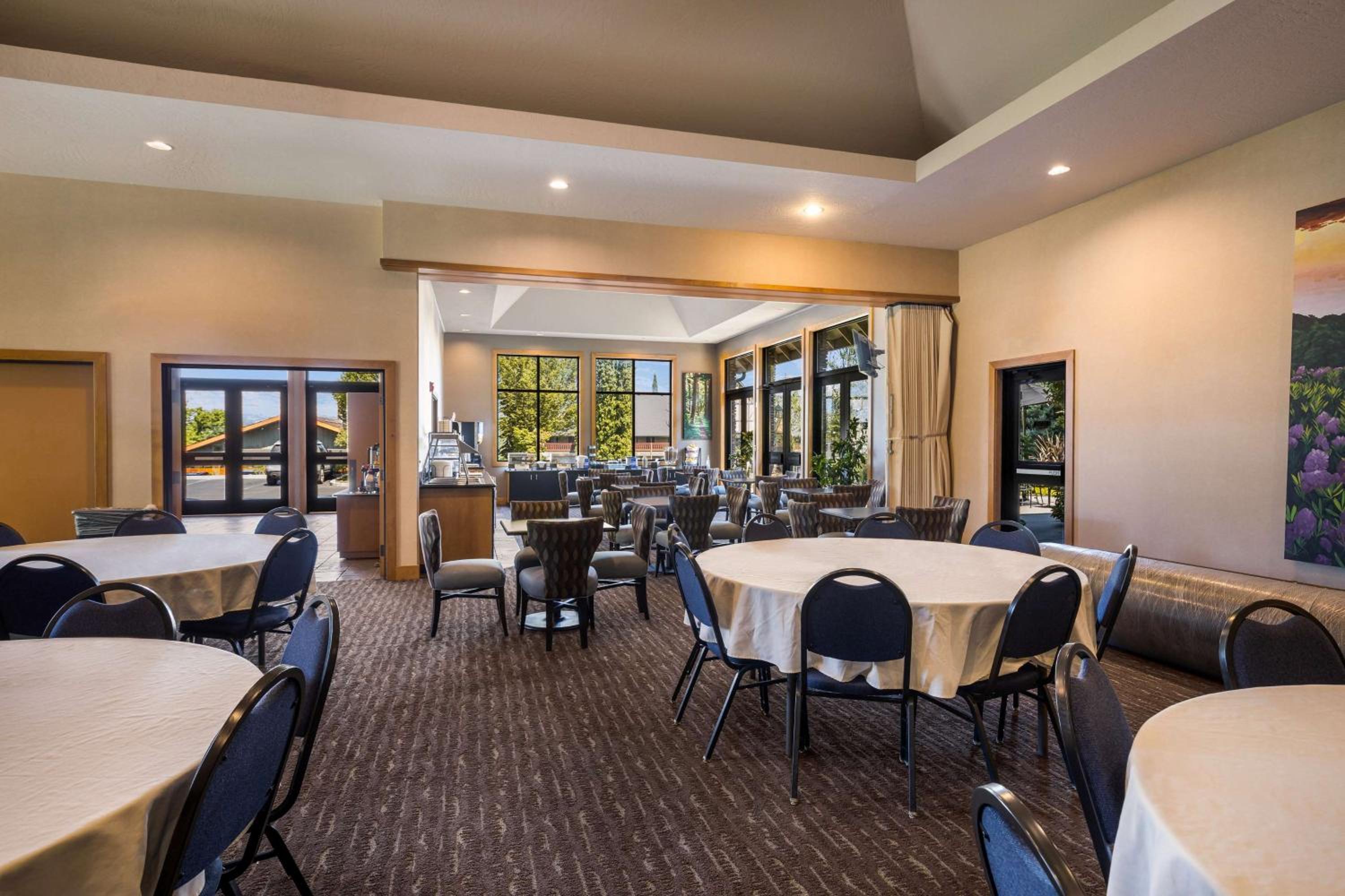 Ashland Vacations - Best Western Windsor Inn - Property Image 10