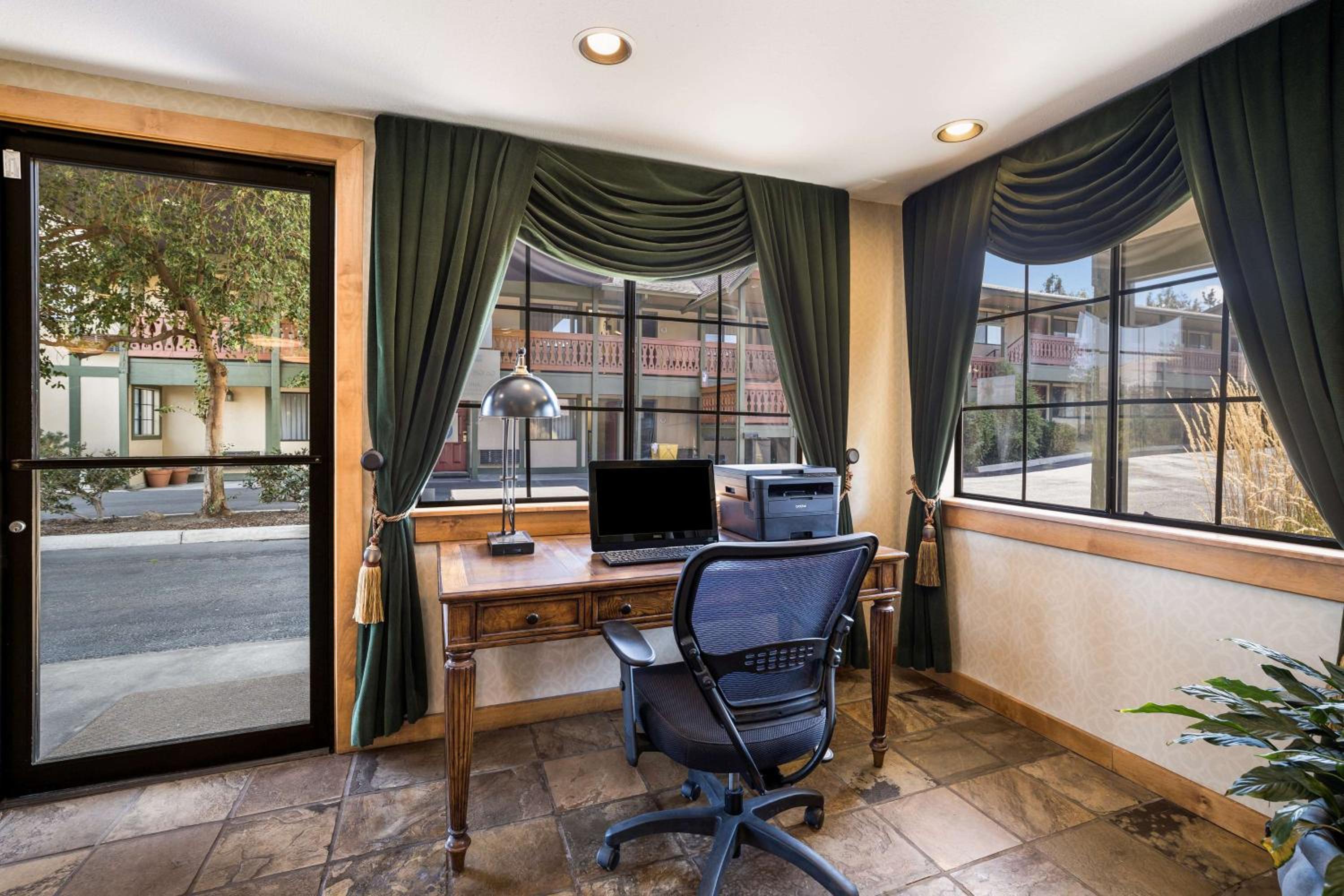 Ashland Vacations - Best Western Windsor Inn - Property Image 12