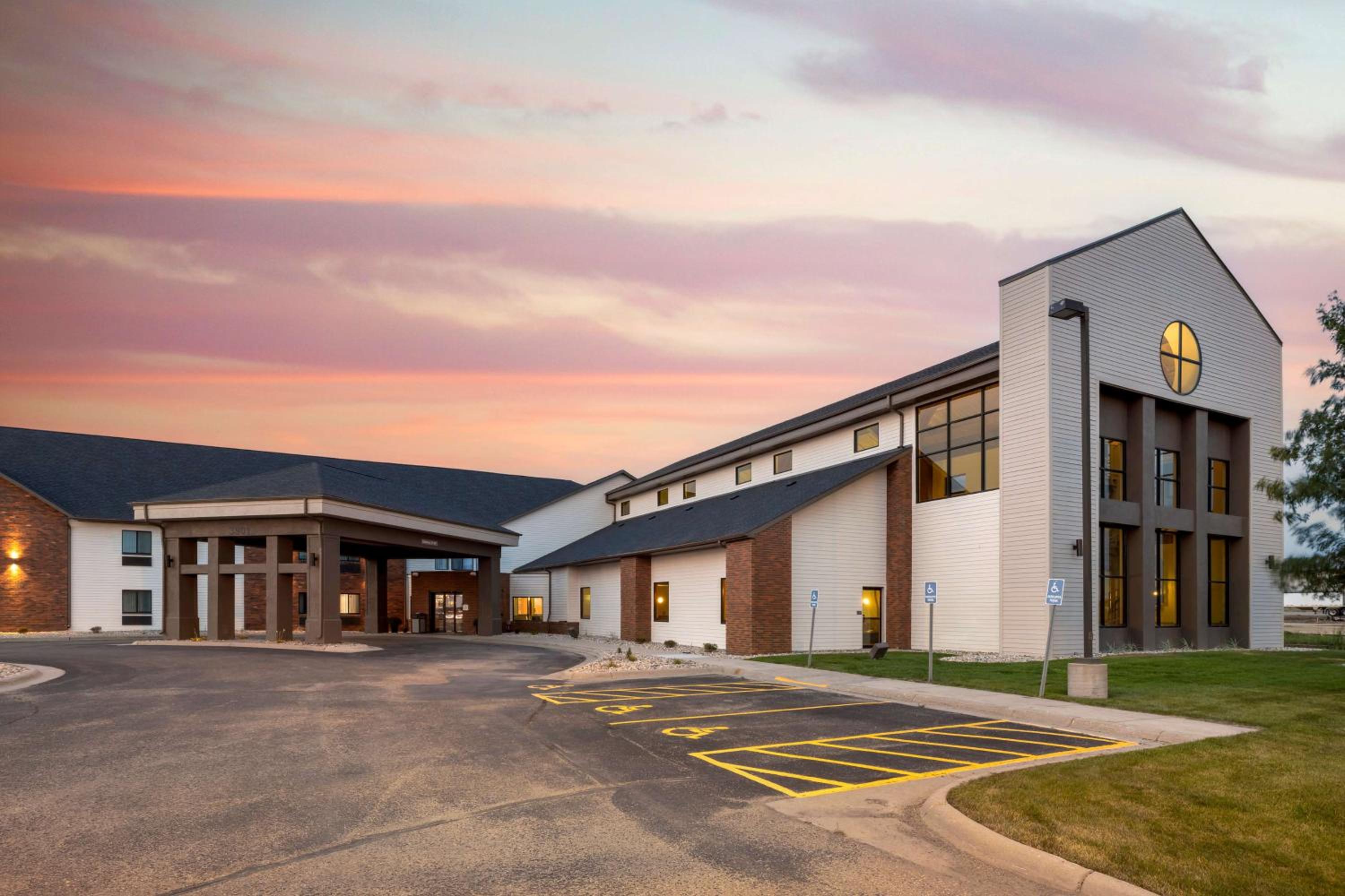 Watertown Vacations - Best Western Watertown Inn  Suites - Property Image 1