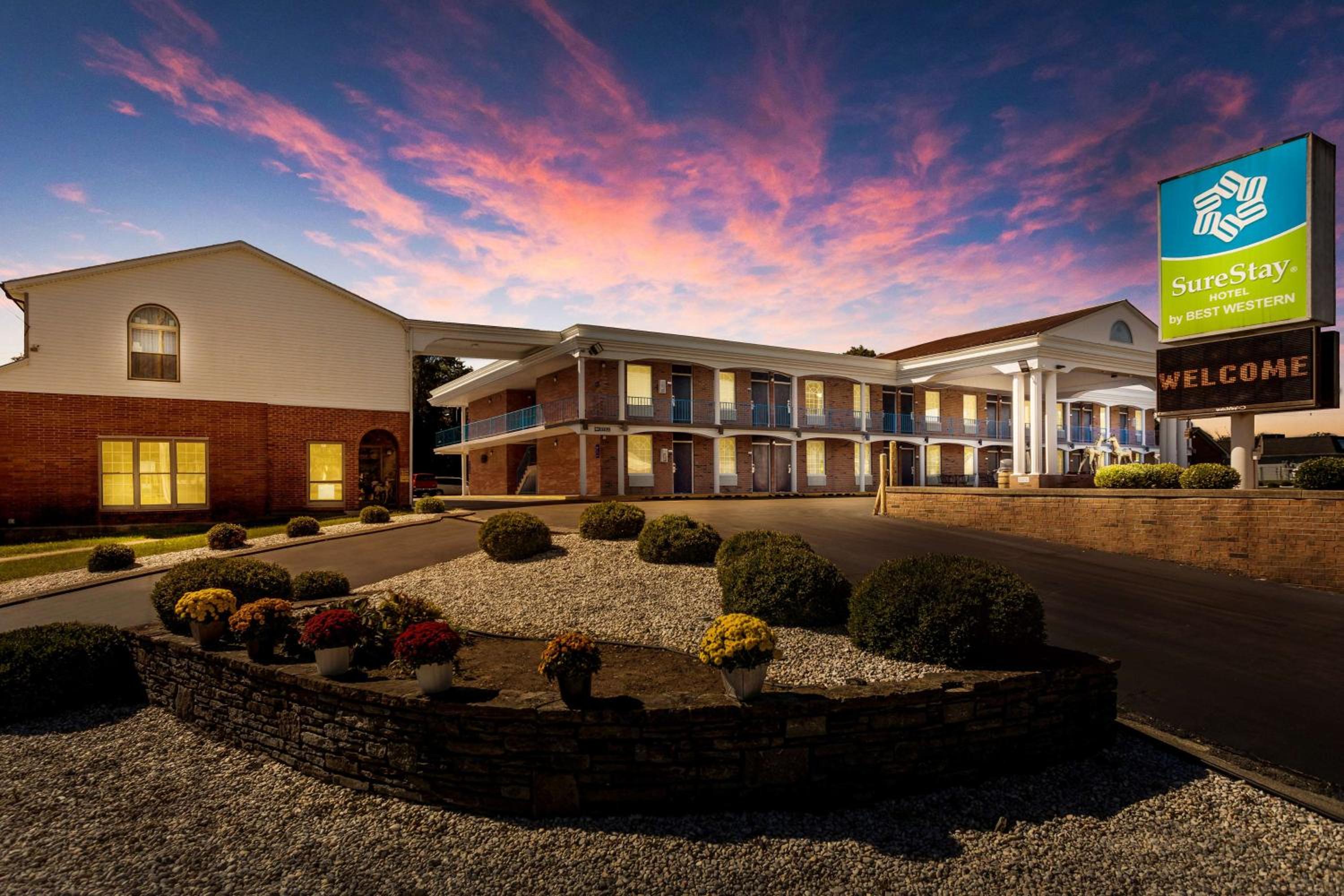 Hotel SureStay Hotel by Best Western Bardstown General Nelson - Image 1