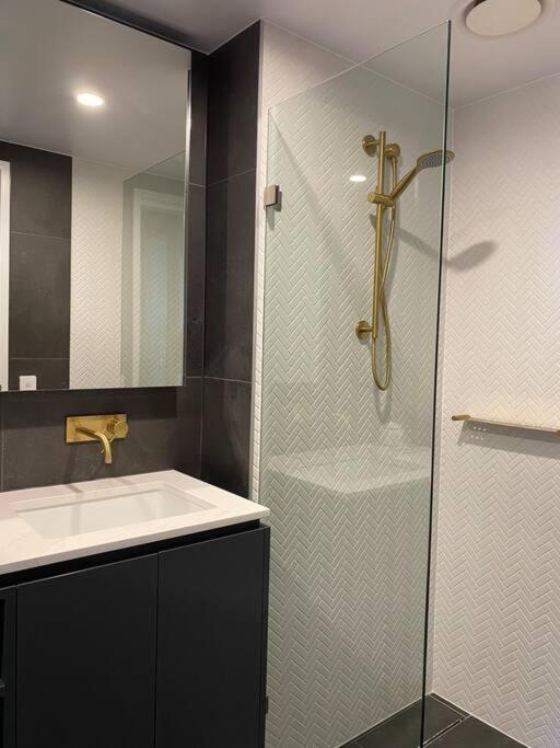 Central Canberra City apartment with study and full amenities including parking
