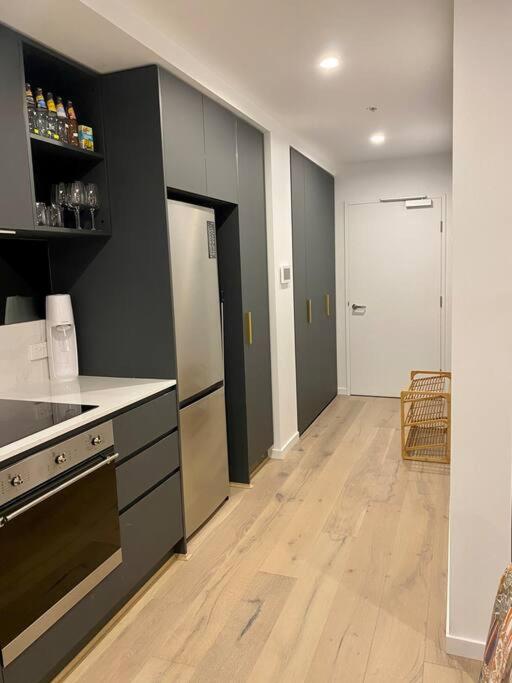 Central Canberra City apartment with study and full amenities including parking