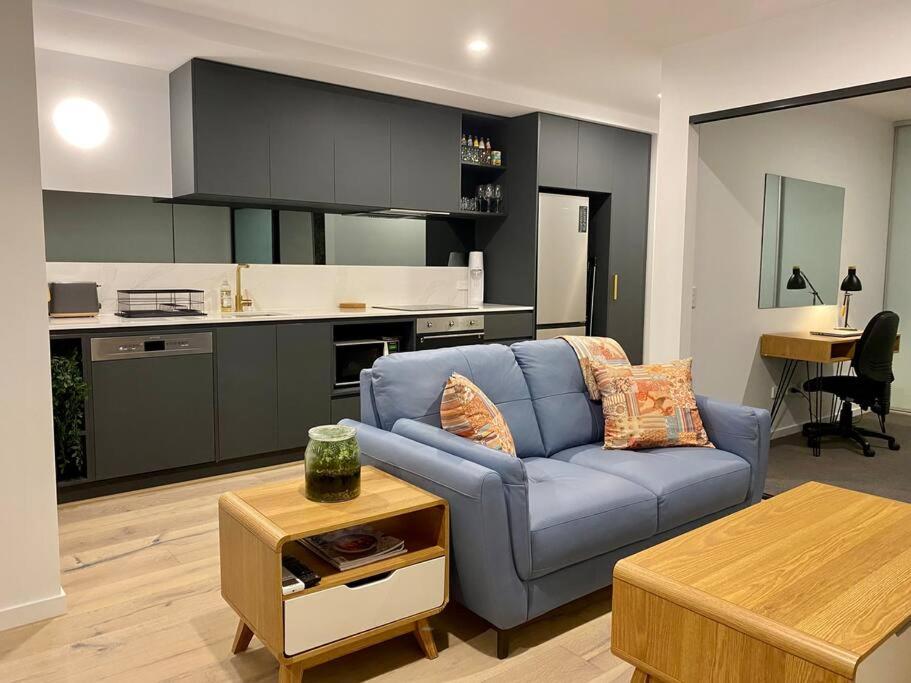 Central Canberra City apartment with study and full amenities including parking