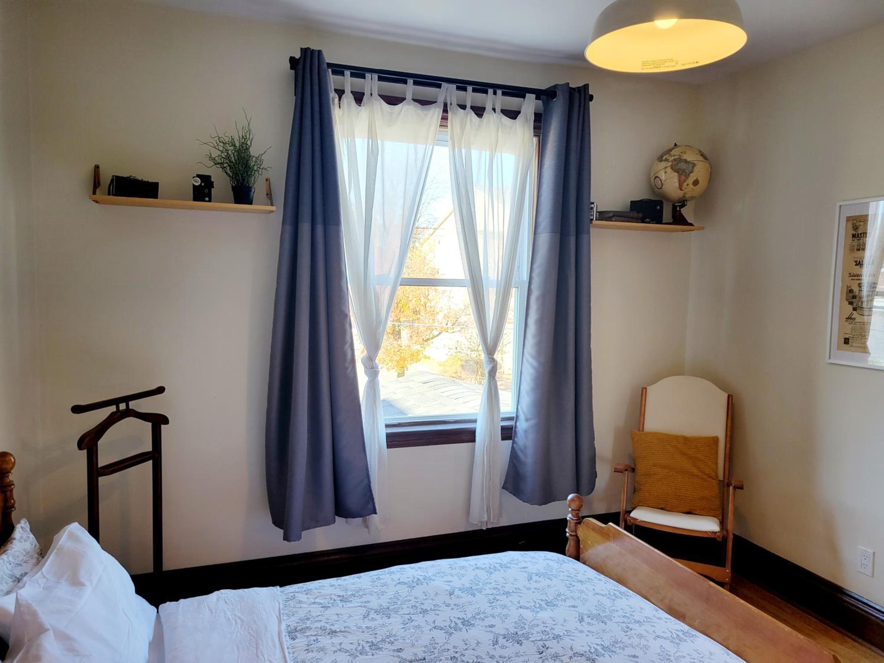 Dundurn Dwelling-Charming Century Home