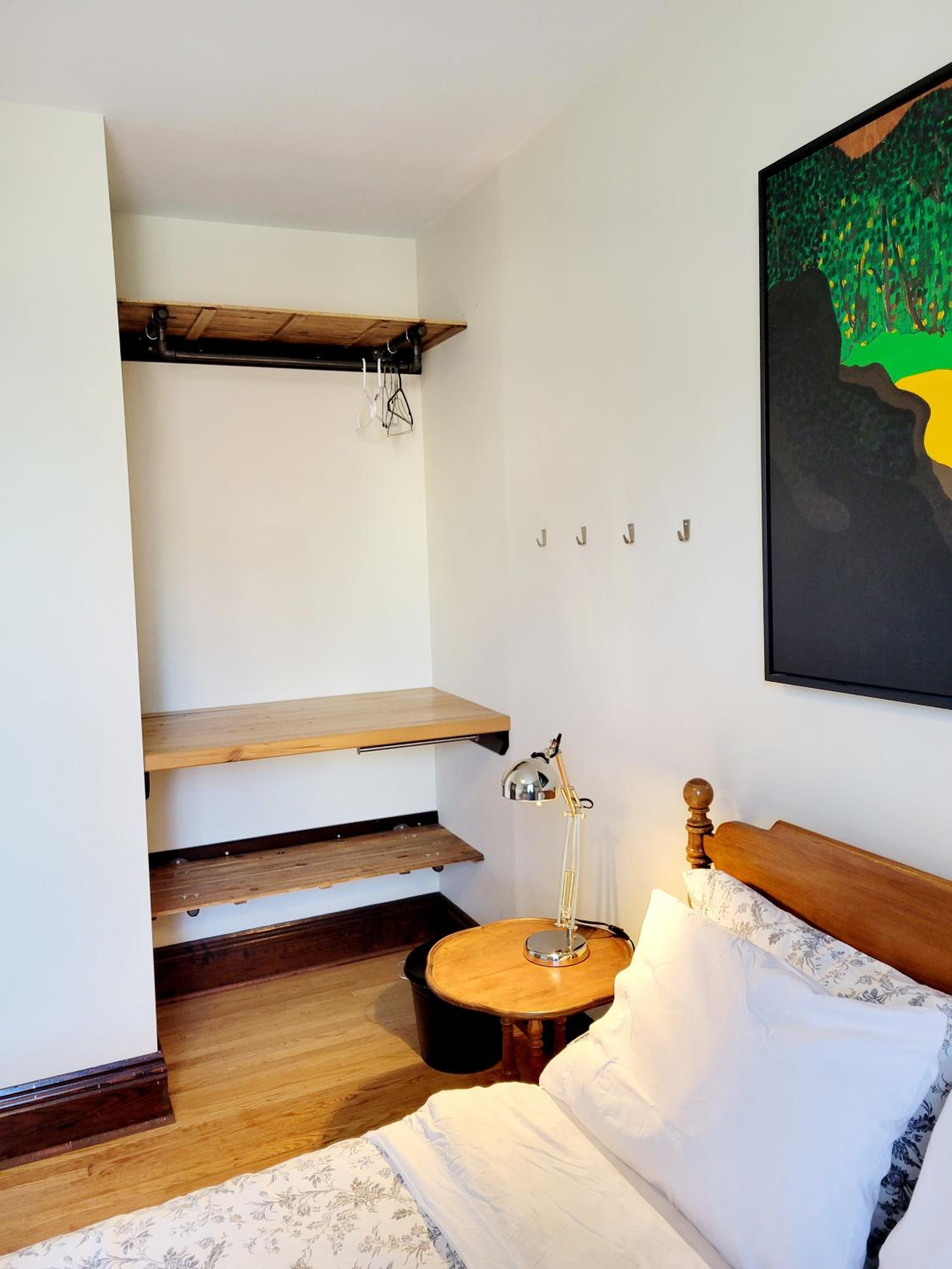 Dundurn Dwelling-Charming Century Home